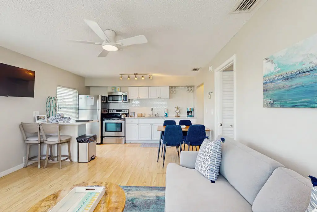 Bay View Inn 202
