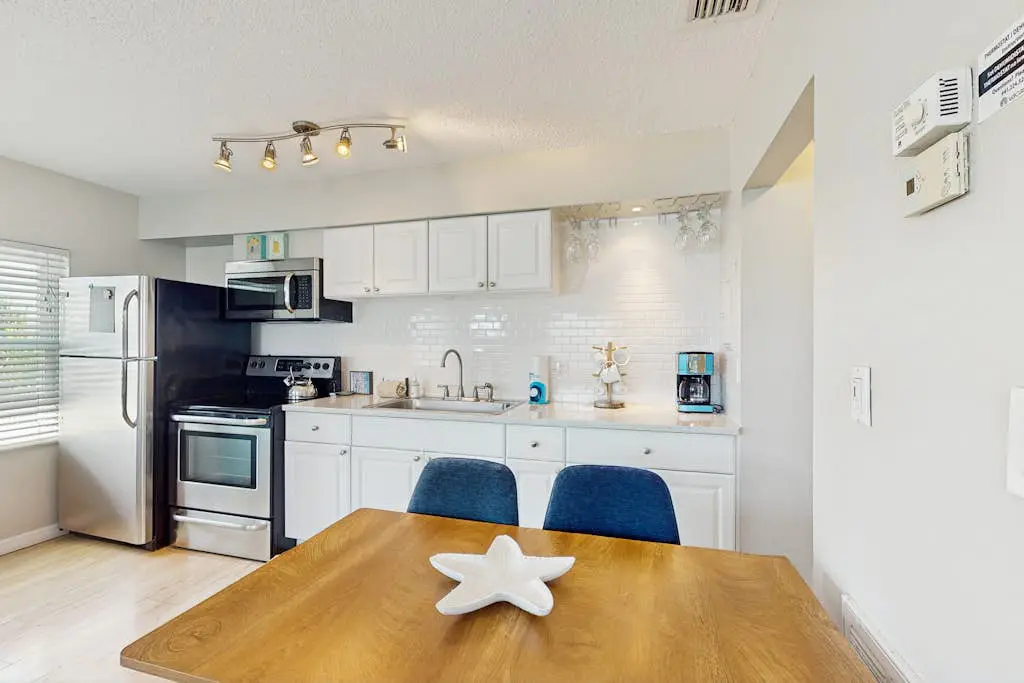 Bay View Inn 202