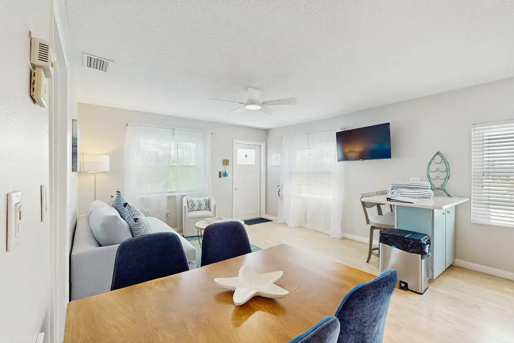 Bay View Inn 202