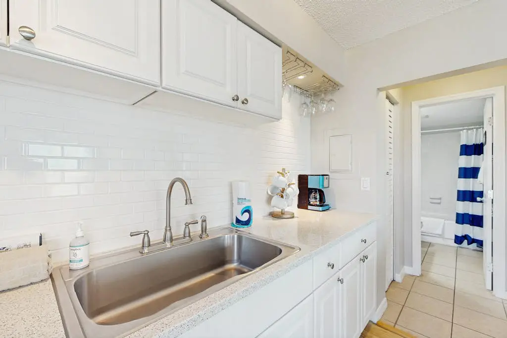Bay View Inn 202