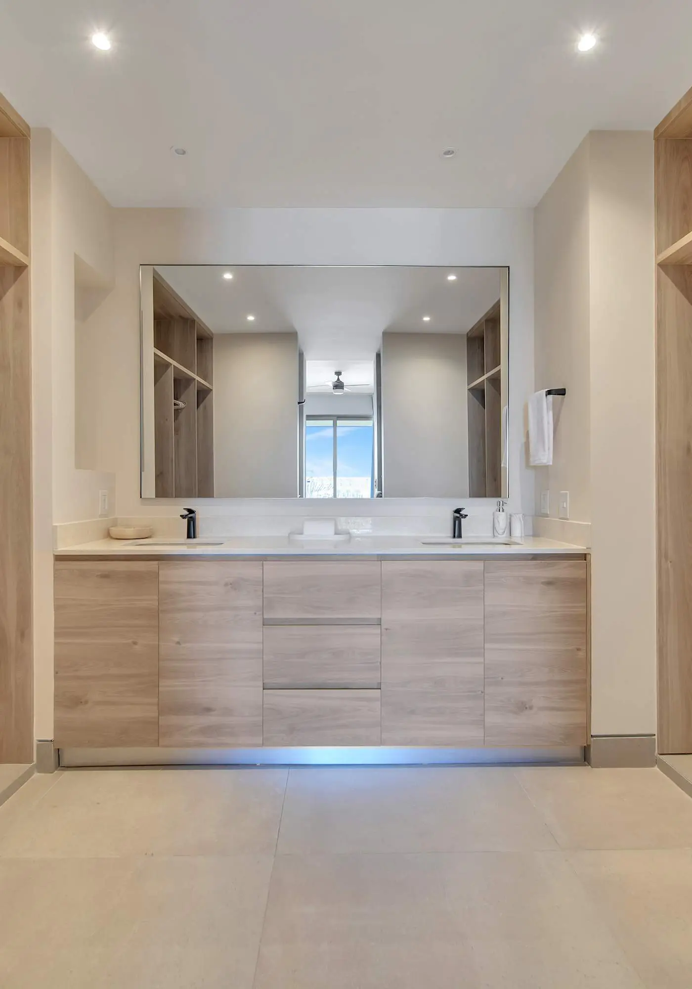 Stunning, brand new 3 Bdrm Condo in VistaVela Sunset