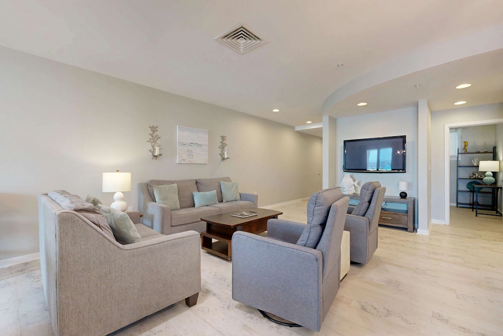 Relaxing Sandbridge Condo with Resort Pools & Gym