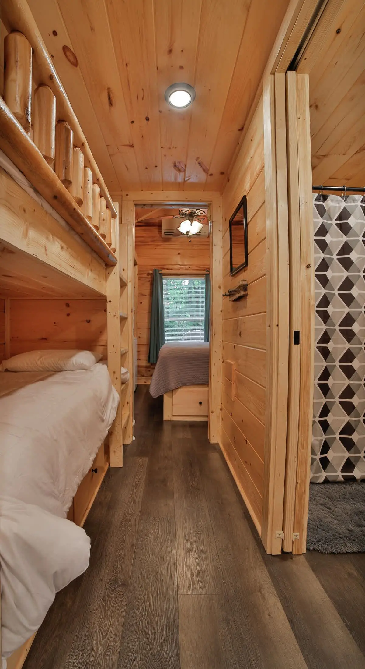 Eden Cabin Wooded Tiny Cabin Close to Downtown