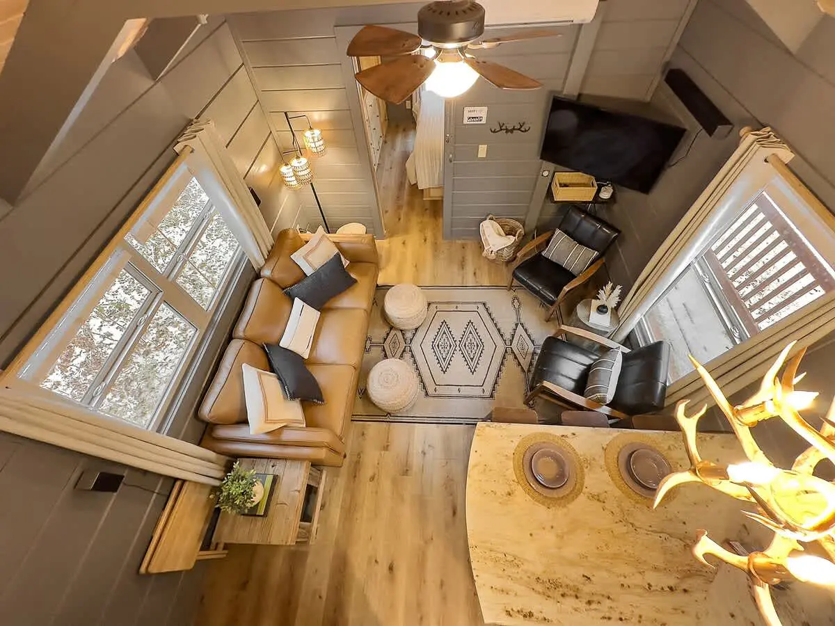 Gabriele Luxury Pondside Cabin w/ Hot Tub, Firepit