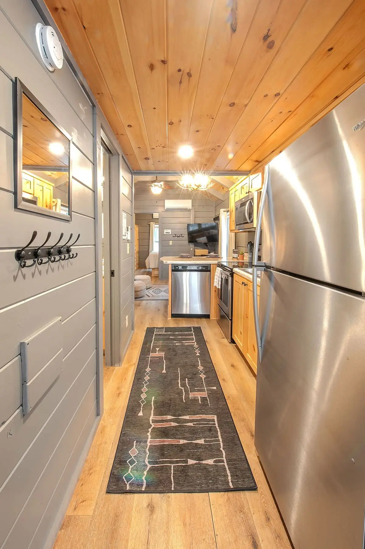 Gabriele Luxury Pondside Cabin w/ Hot Tub, Firepit