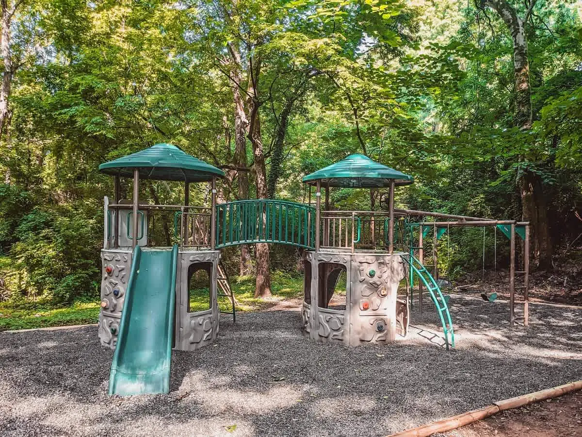 Gabriele Luxury Pondside Cabin w/ Hot Tub, Firepit