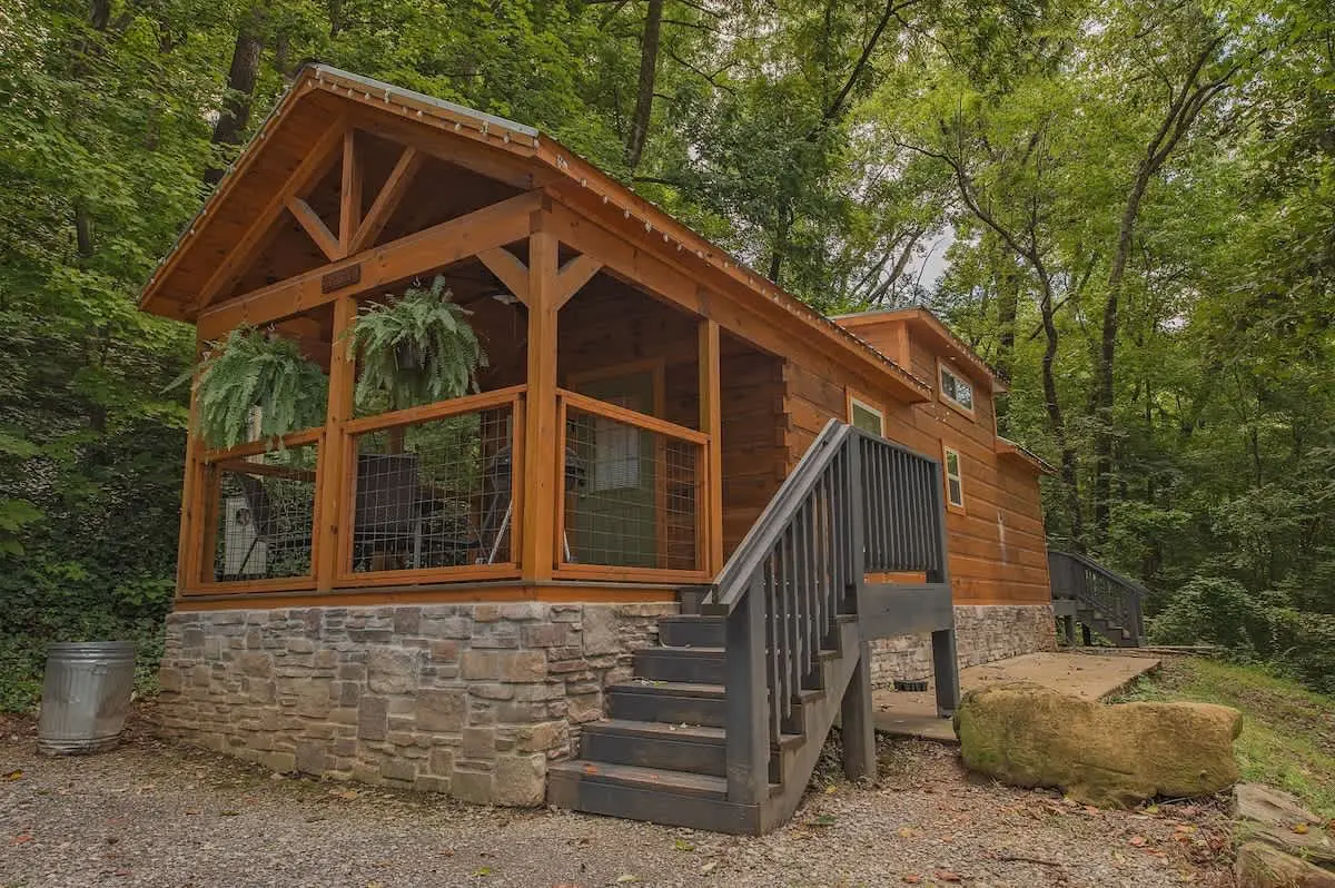 Papa Tiny Rustic Log Cabin with Private Hot Tub