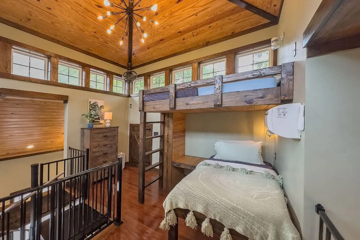Skyuka Chalet Wooded Retreat | Spa, Pool, Firepit