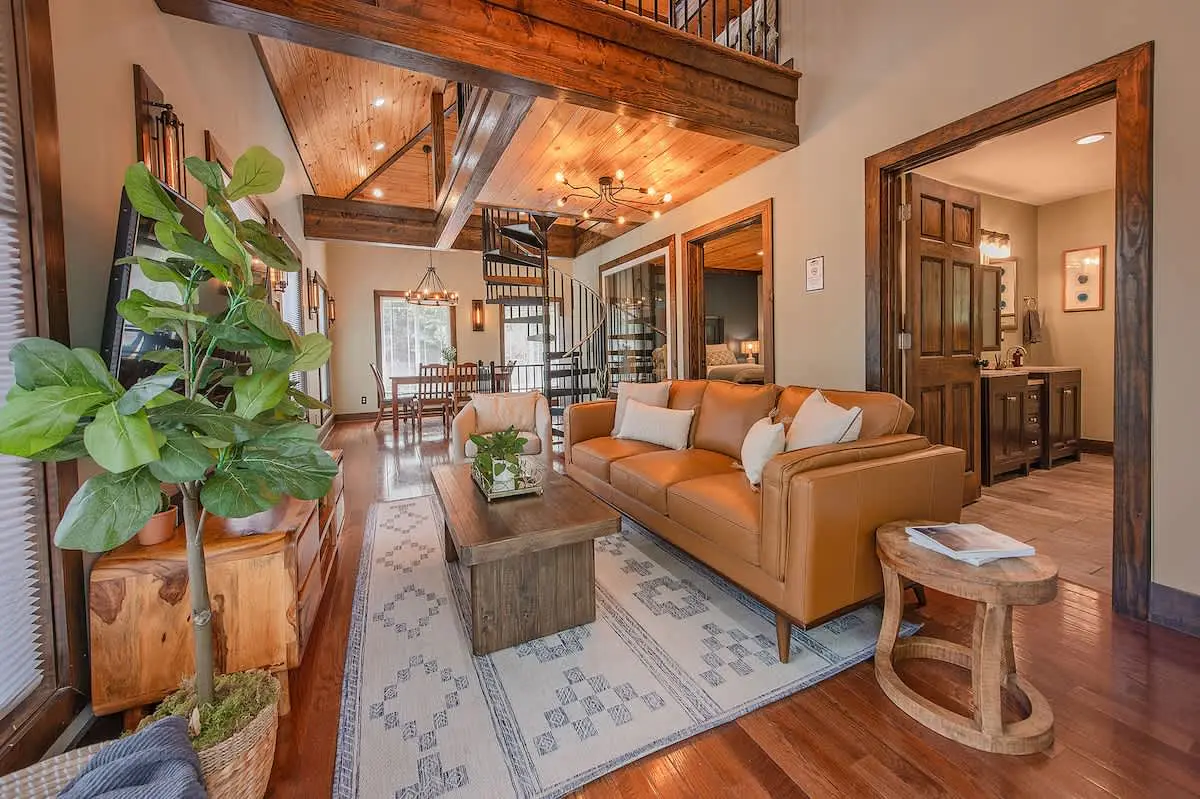 Skyuka Chalet Wooded Retreat | Spa, Pool, Firepit