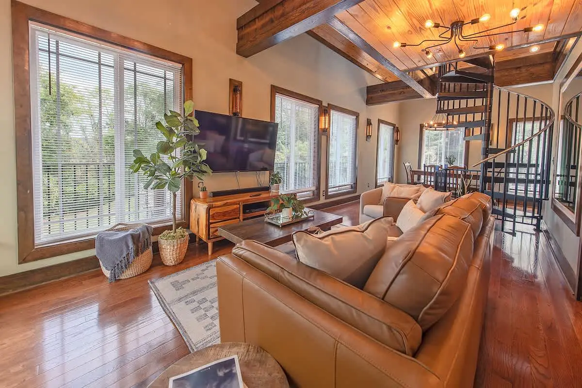 Skyuka Chalet Wooded Retreat | Spa, Pool, Firepit
