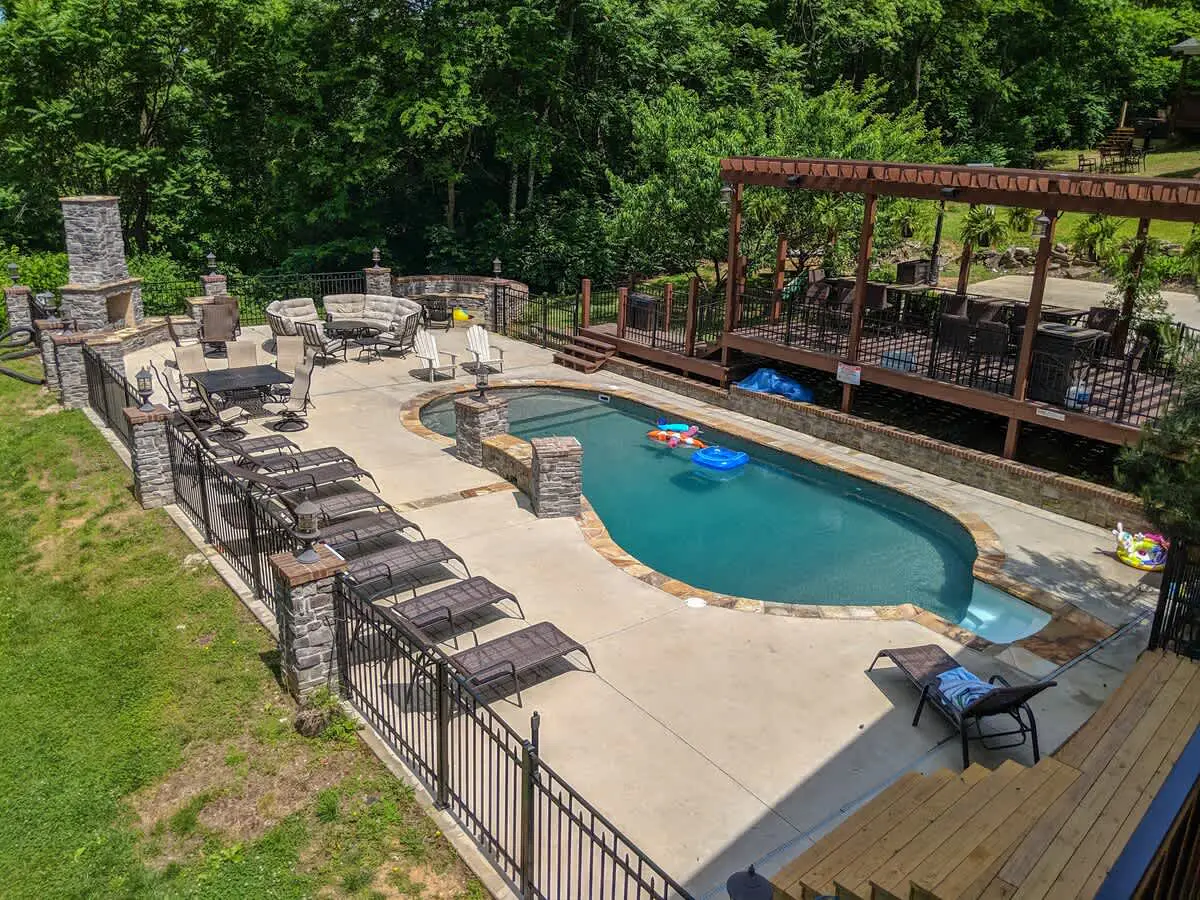 Skyuka Chalet Wooded Retreat | Spa, Pool, Firepit