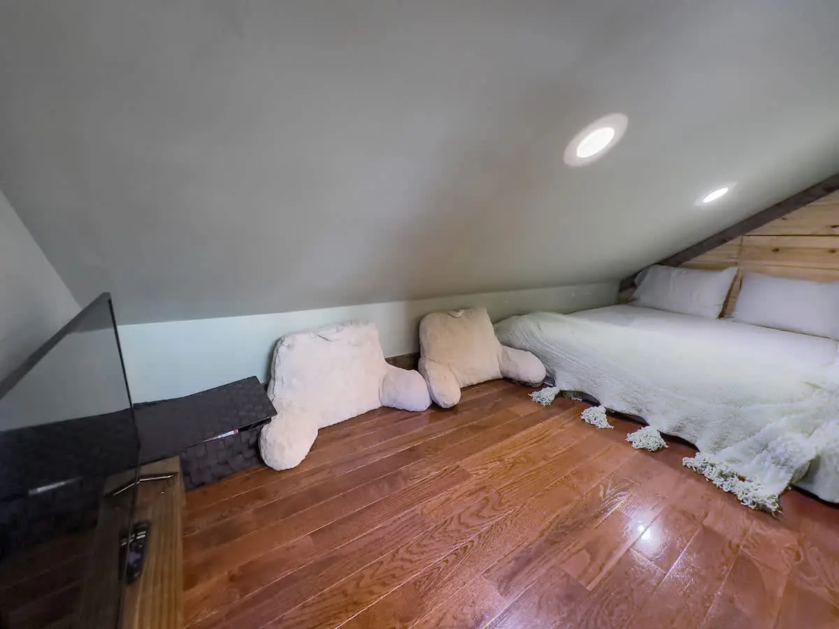 Skyuka Chalet Wooded Retreat | Spa, Pool, Firepit