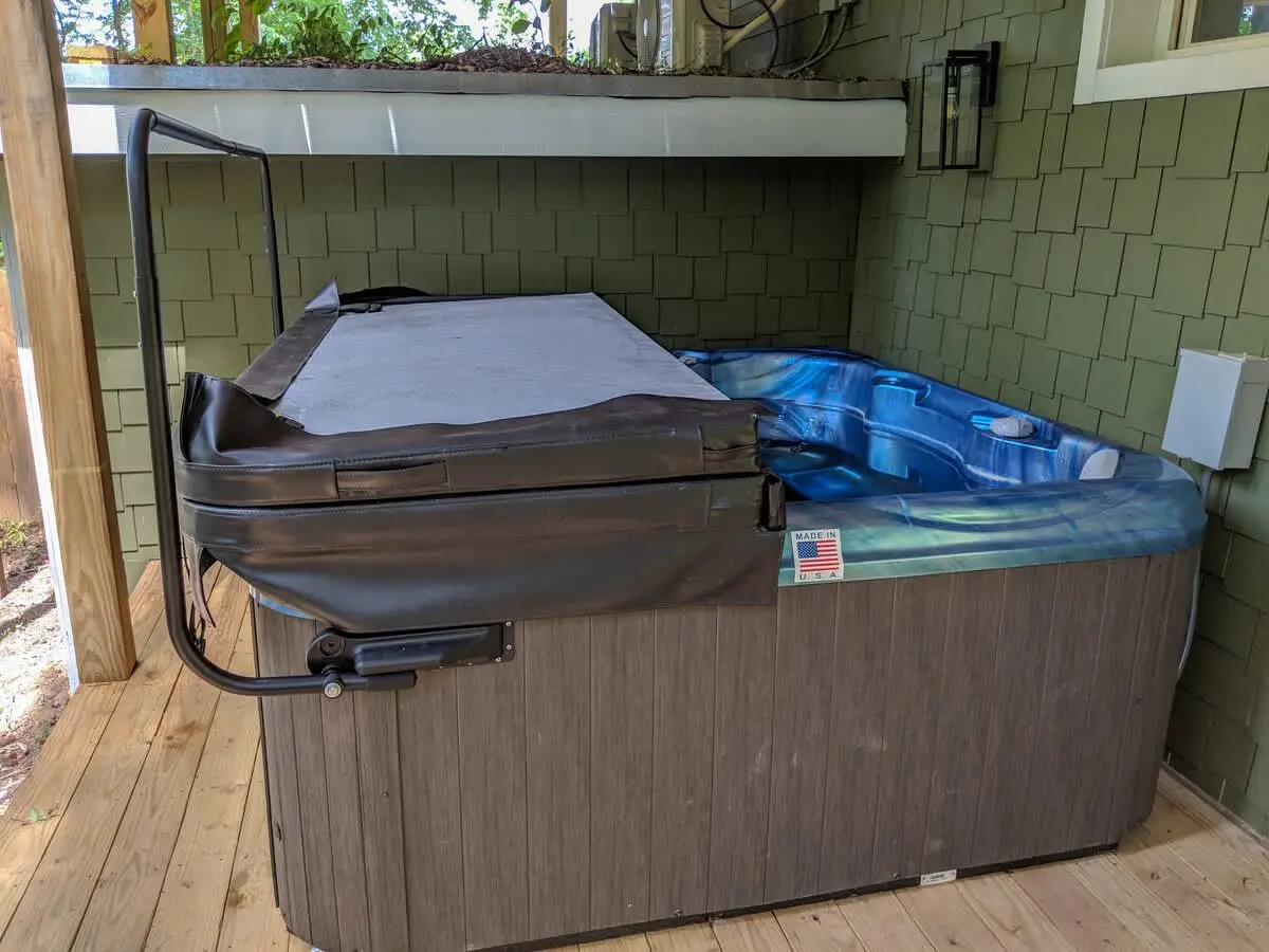 Skyuka Chalet Wooded Retreat | Spa, Pool, Firepit