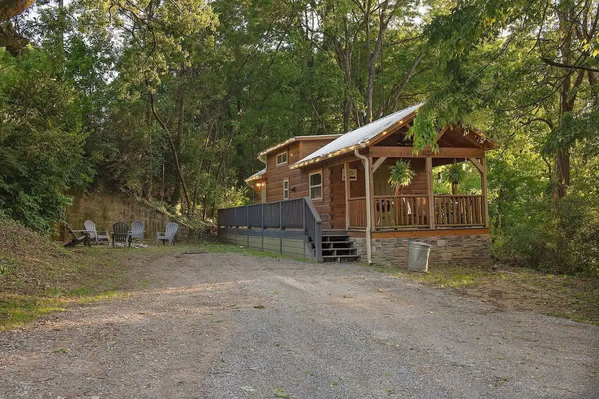 Thomas Secluded Tiny Cabin, Hot Tub, Firepit, More