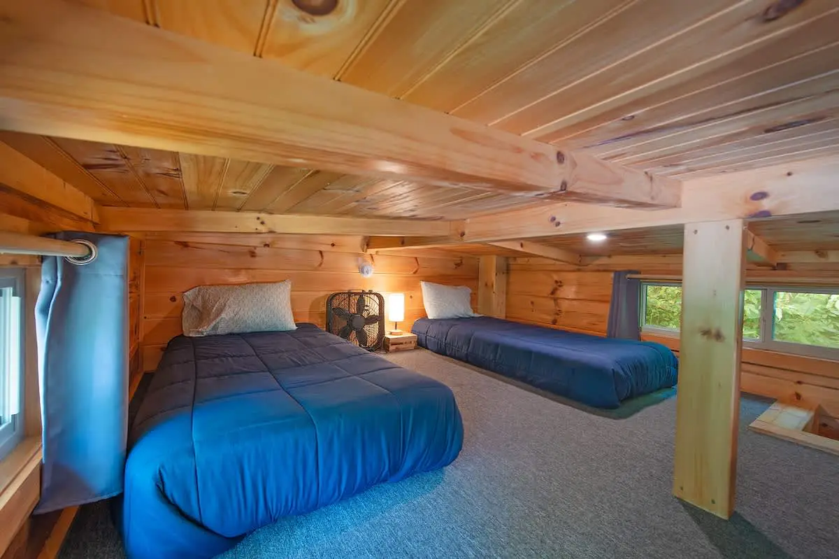 Thomas Secluded Tiny Cabin, Hot Tub, Firepit, More