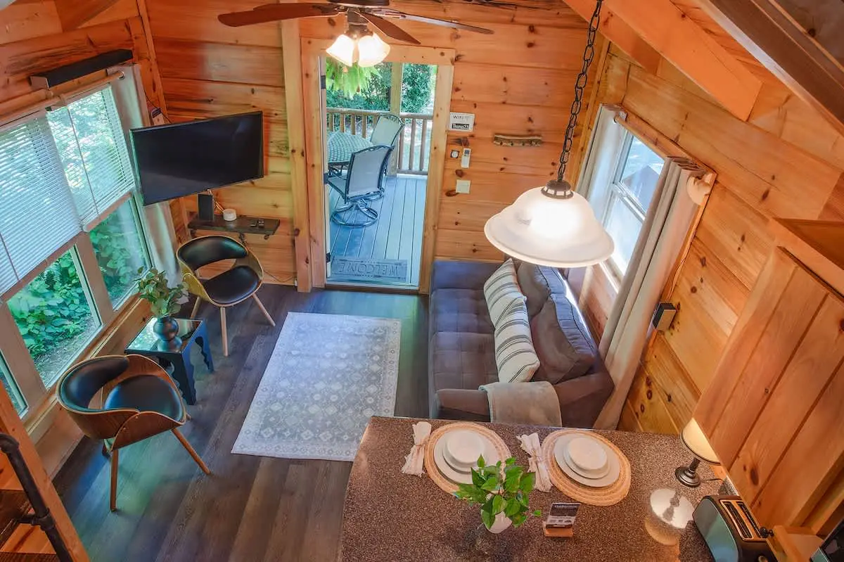 Thomas Secluded Tiny Cabin, Hot Tub, Firepit, More