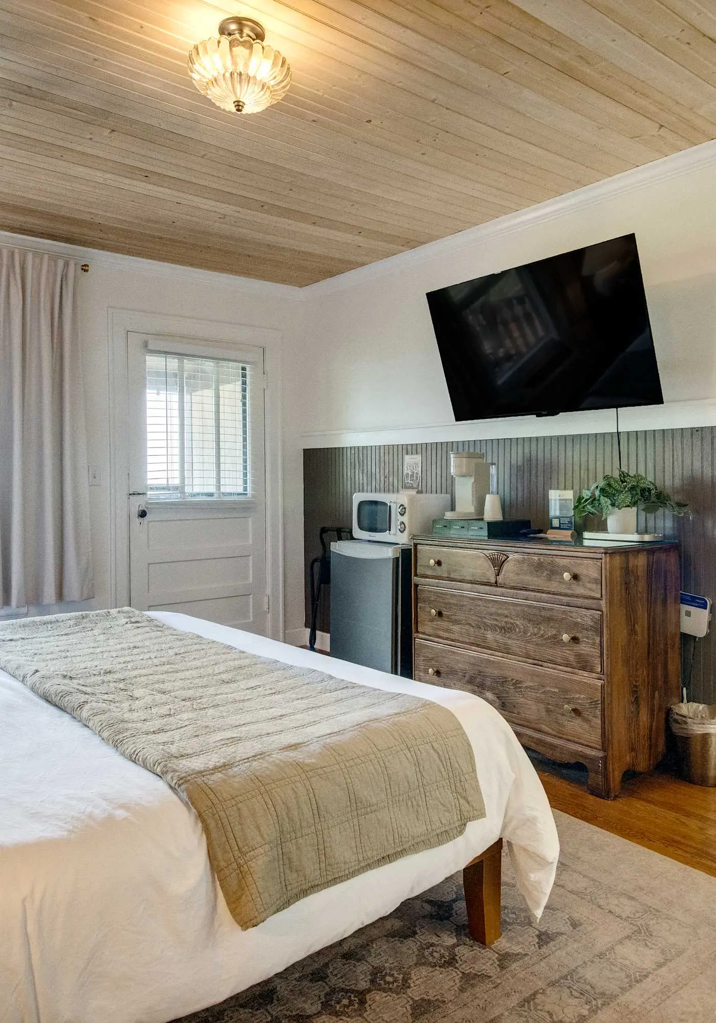 Historic Riverview Inn - King Room Five