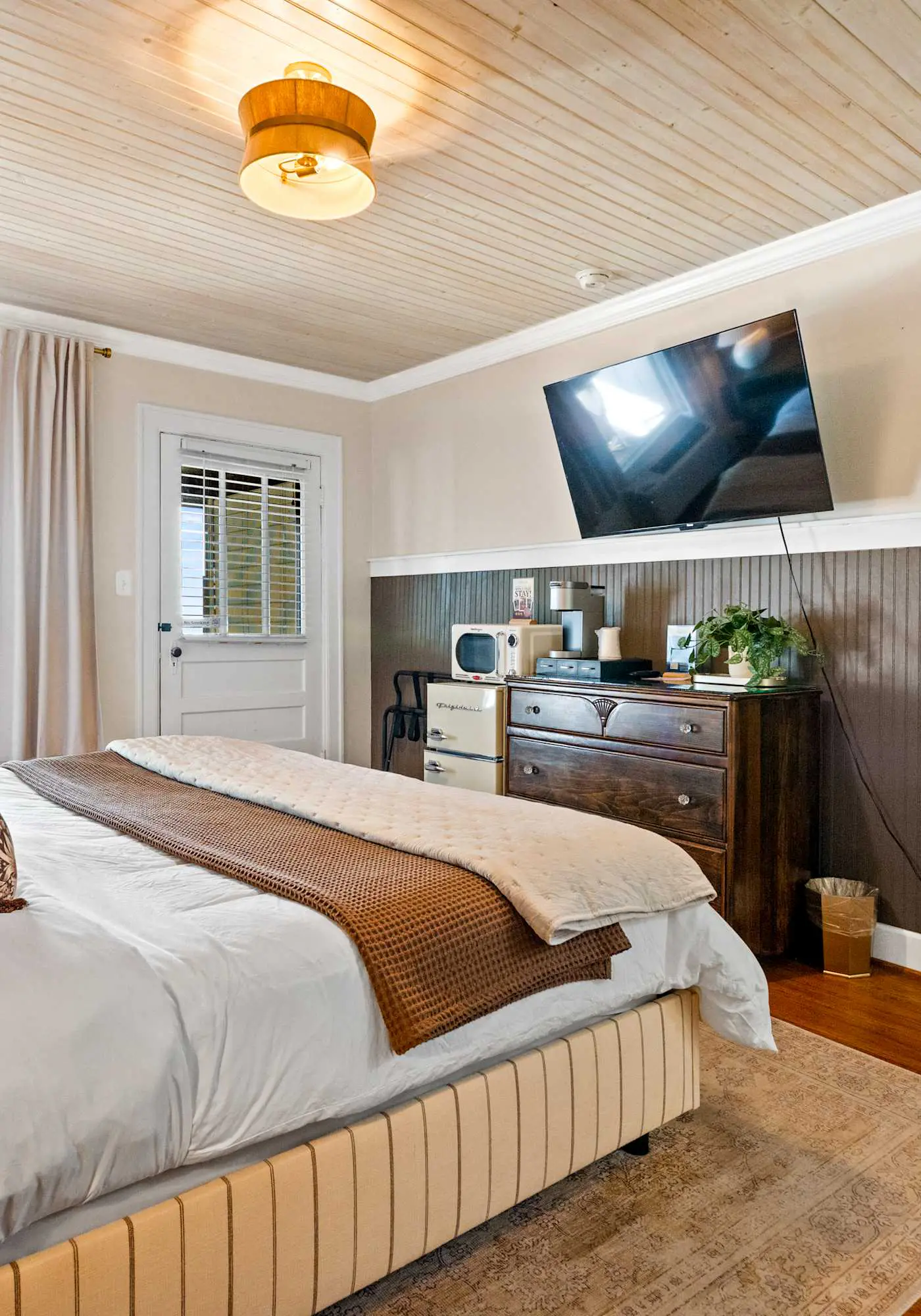 Historic Riverview Inn - King Room Three