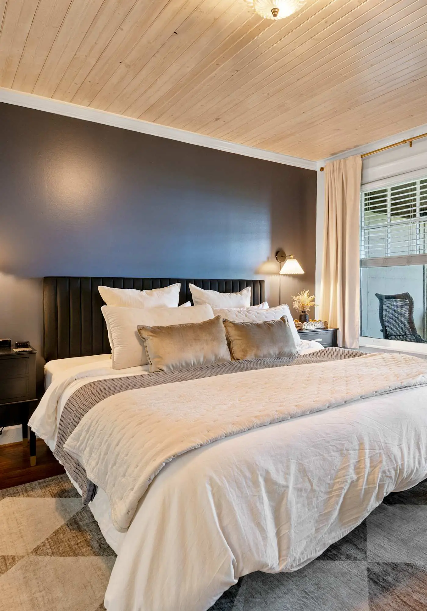 Historic Riverview Inn - King Room One