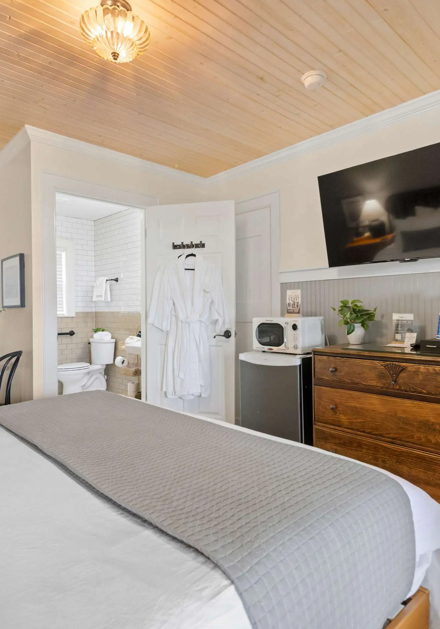 Historic Riverview Inn - King Room Two