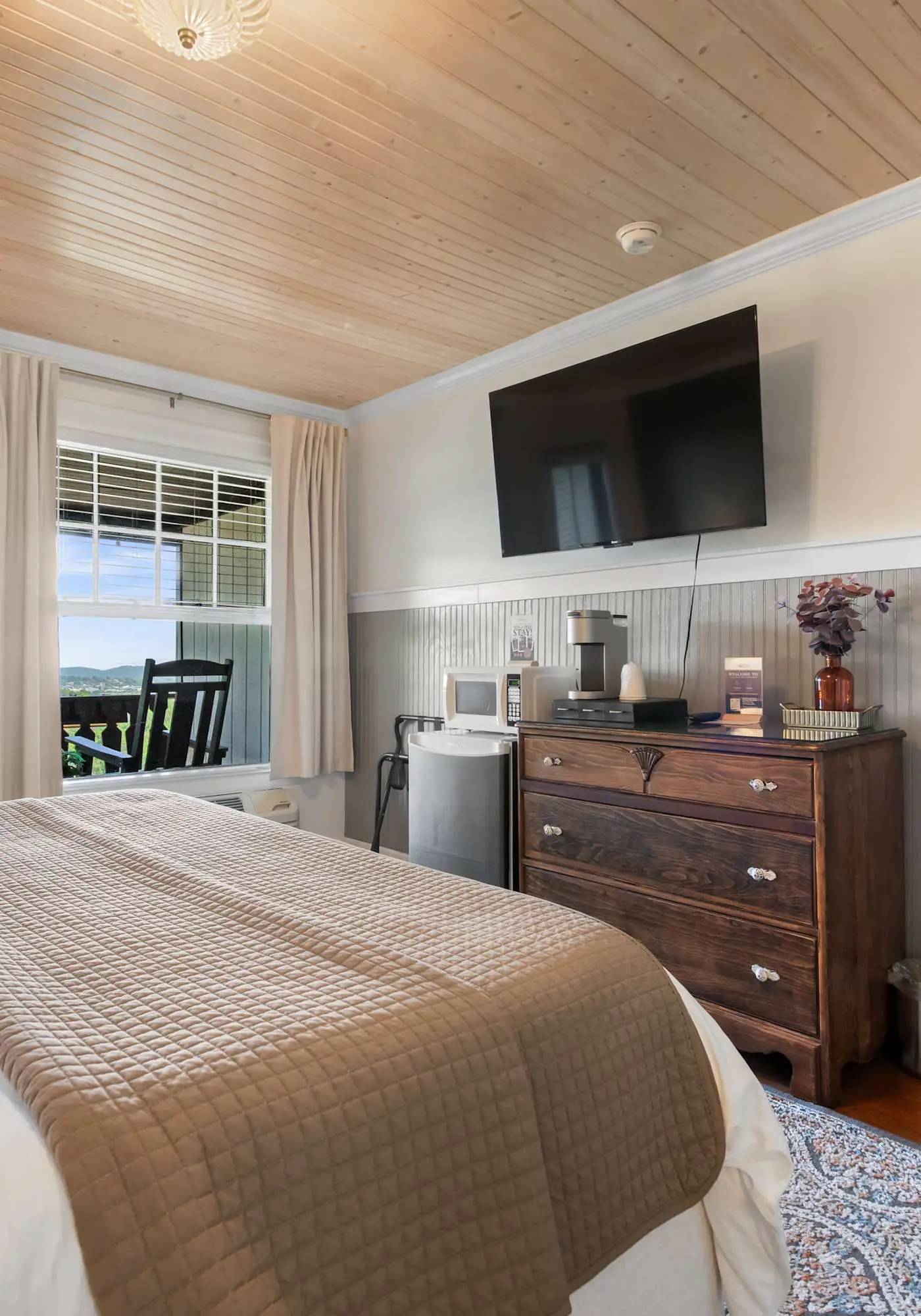 Historic Riverview Inn - King Room Six
