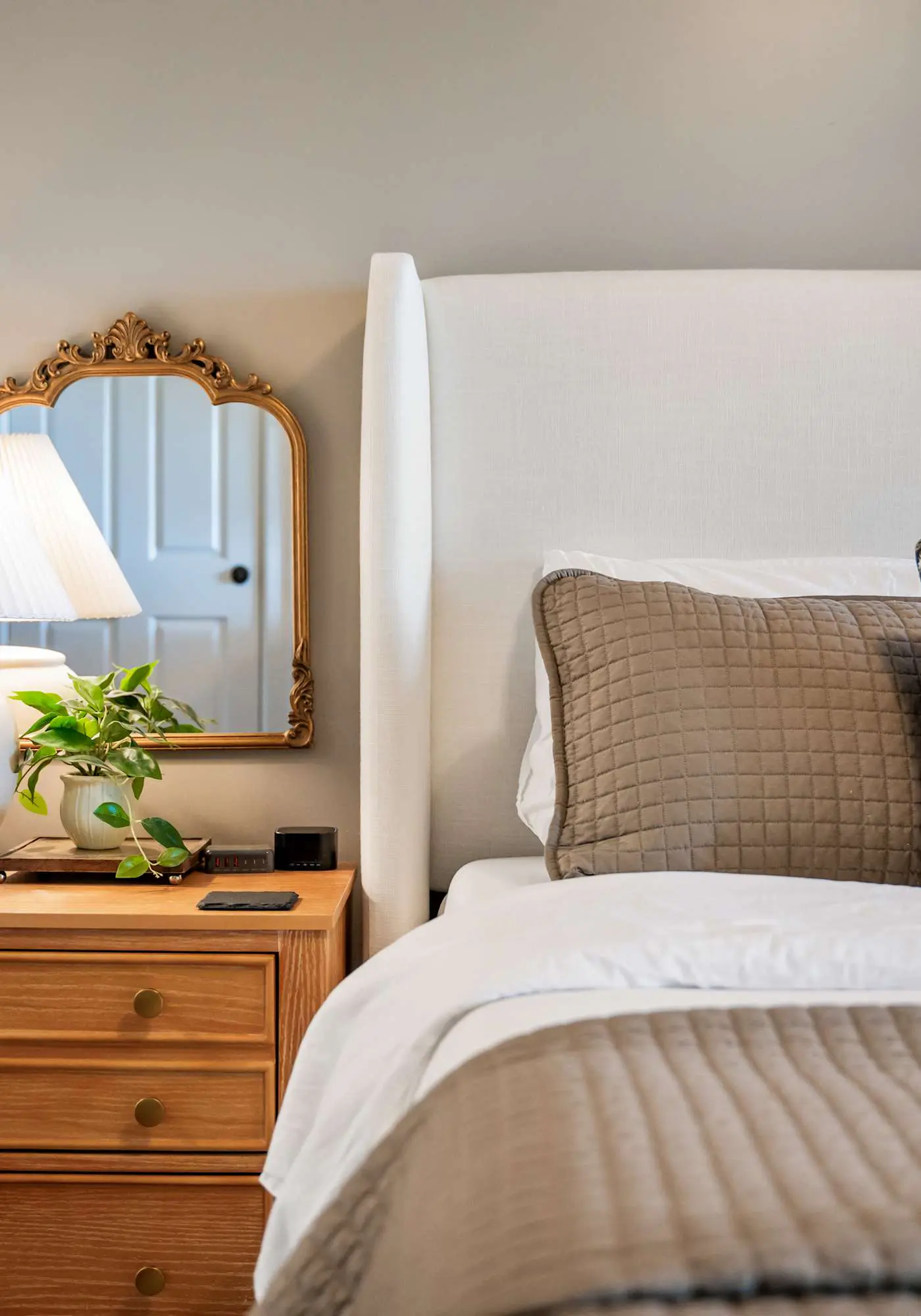 Historic Riverview Inn - King Room Six