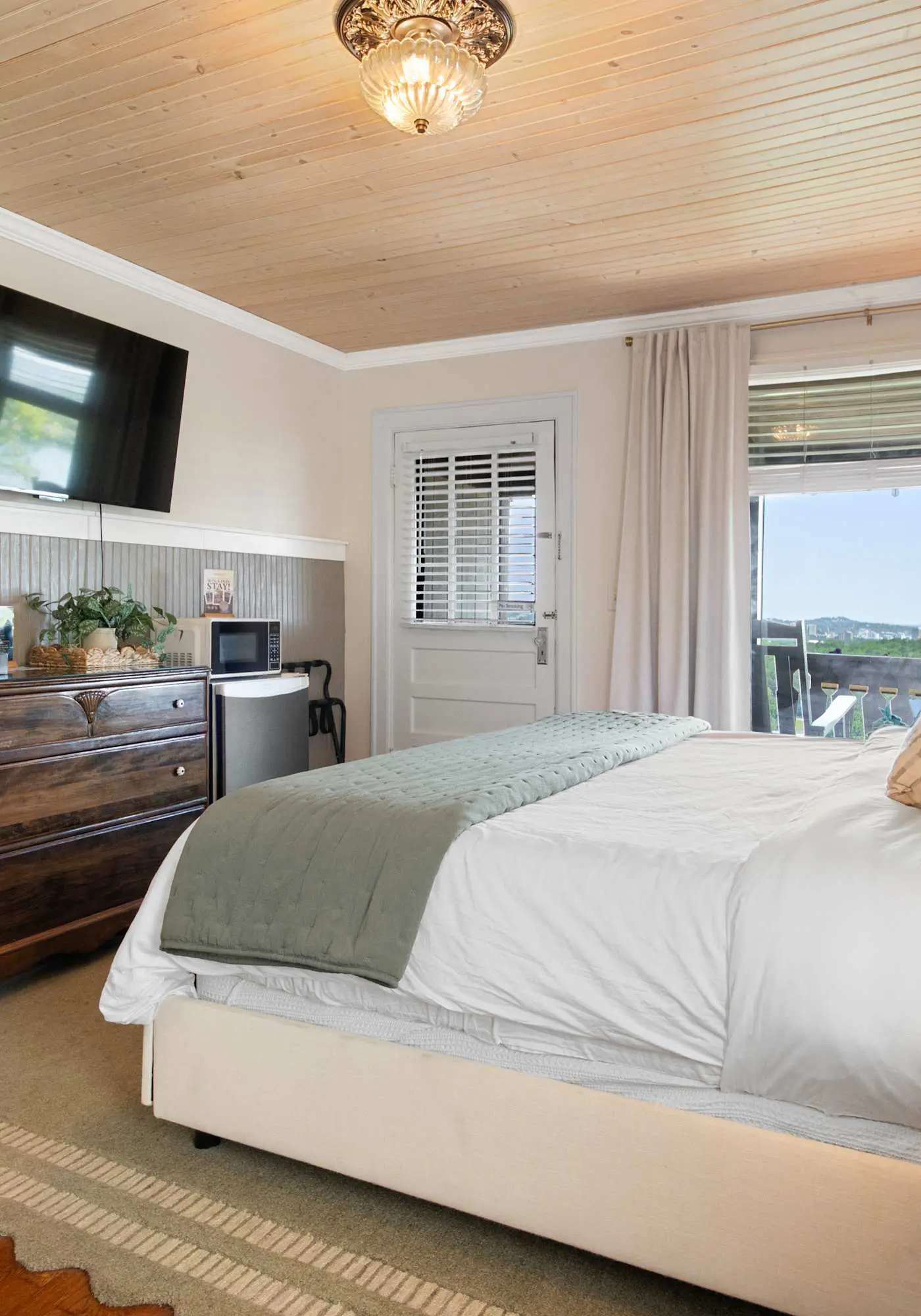 Historic Riverview Inn - King Room Eight