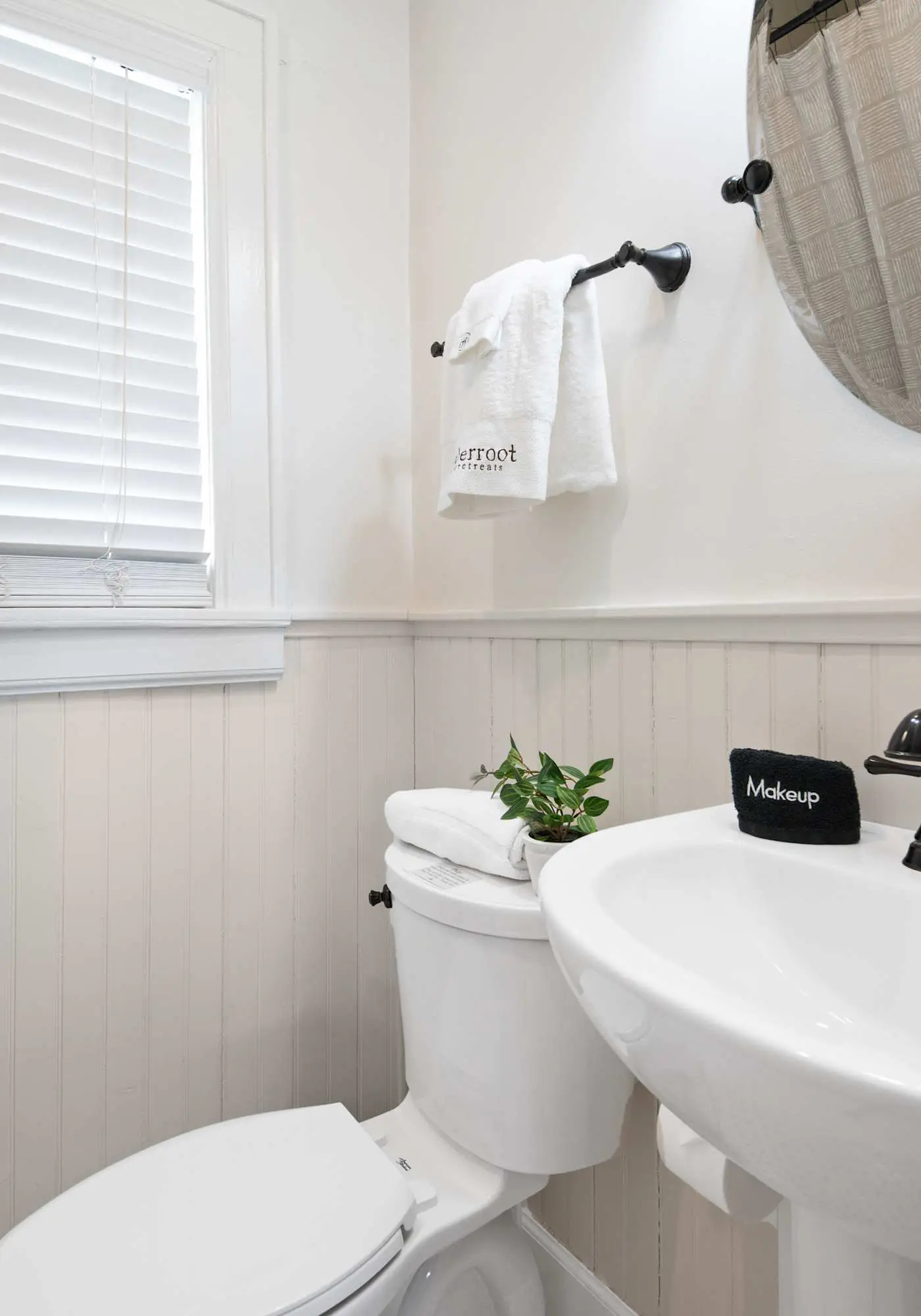 Historic Riverview Inn - King Room Eight