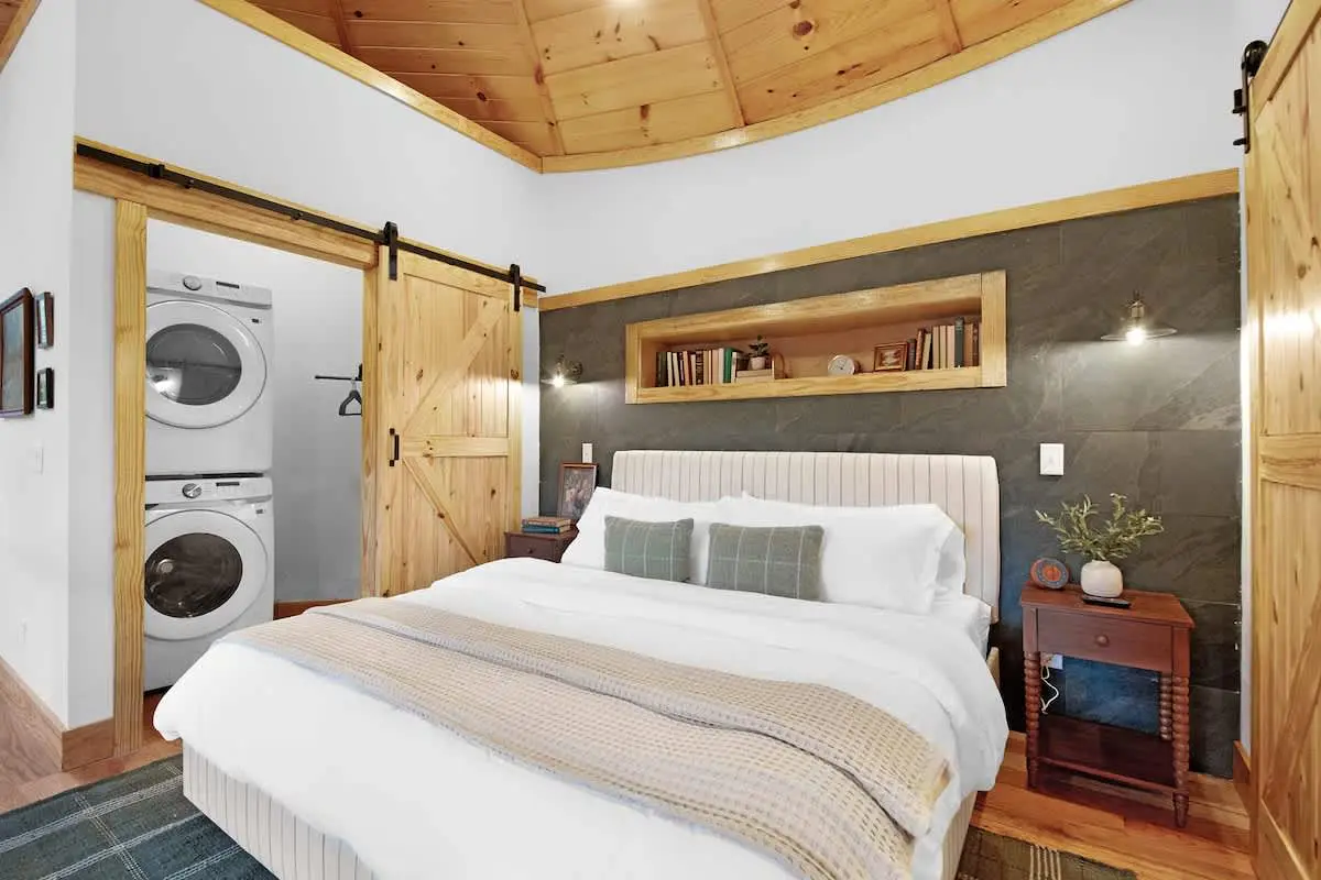 Cozy Ridge Silo - Sleeps 6 with Private Hot Tub