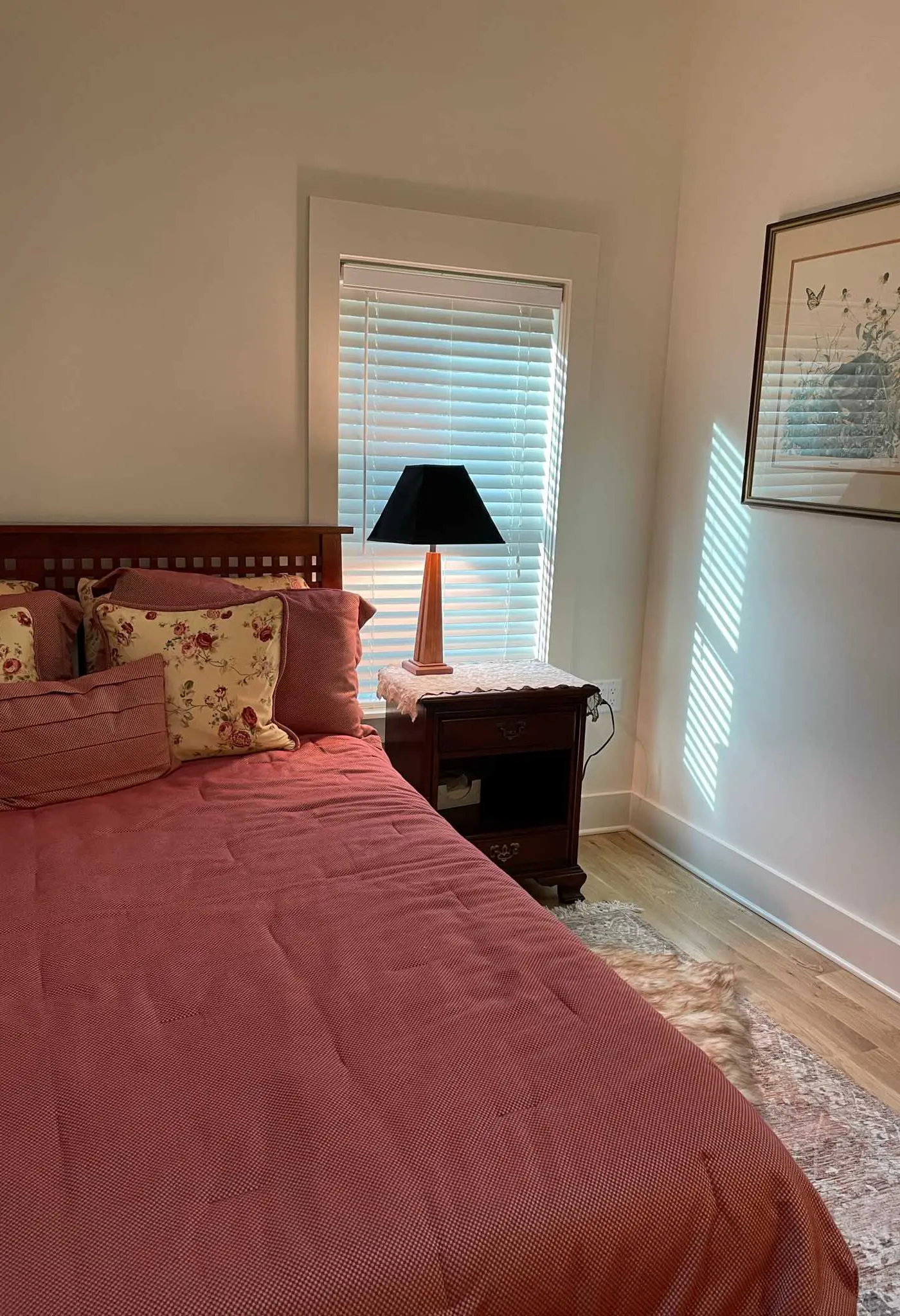 Peaceful Creekside Cabin, Dog-friendly, Hot Tub, Gas Fireplace, Gas Grill