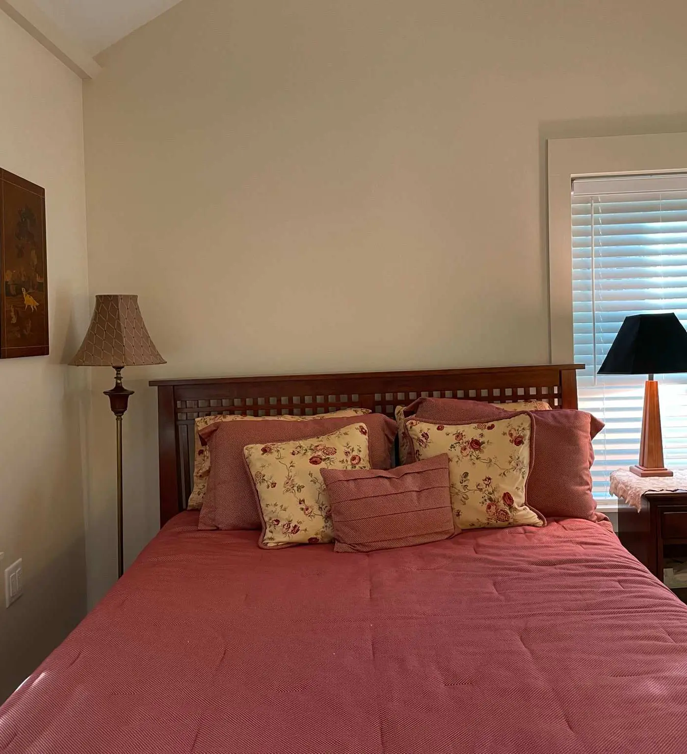Peaceful Creekside Cabin, Dog-friendly, Hot Tub, Gas Fireplace, Gas Grill