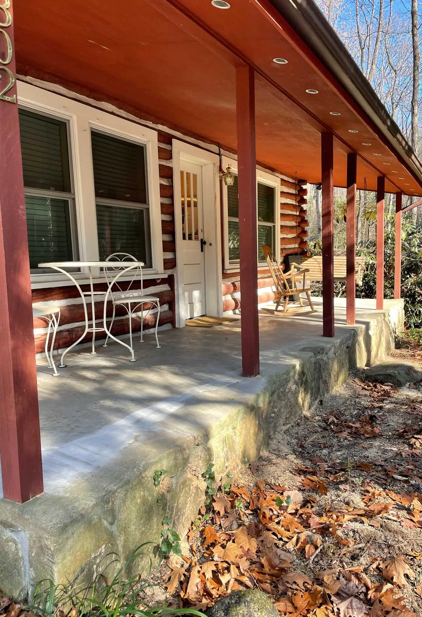 Peaceful Creekside Cabin, Dog-friendly, Hot Tub, Gas Fireplace, Gas Grill