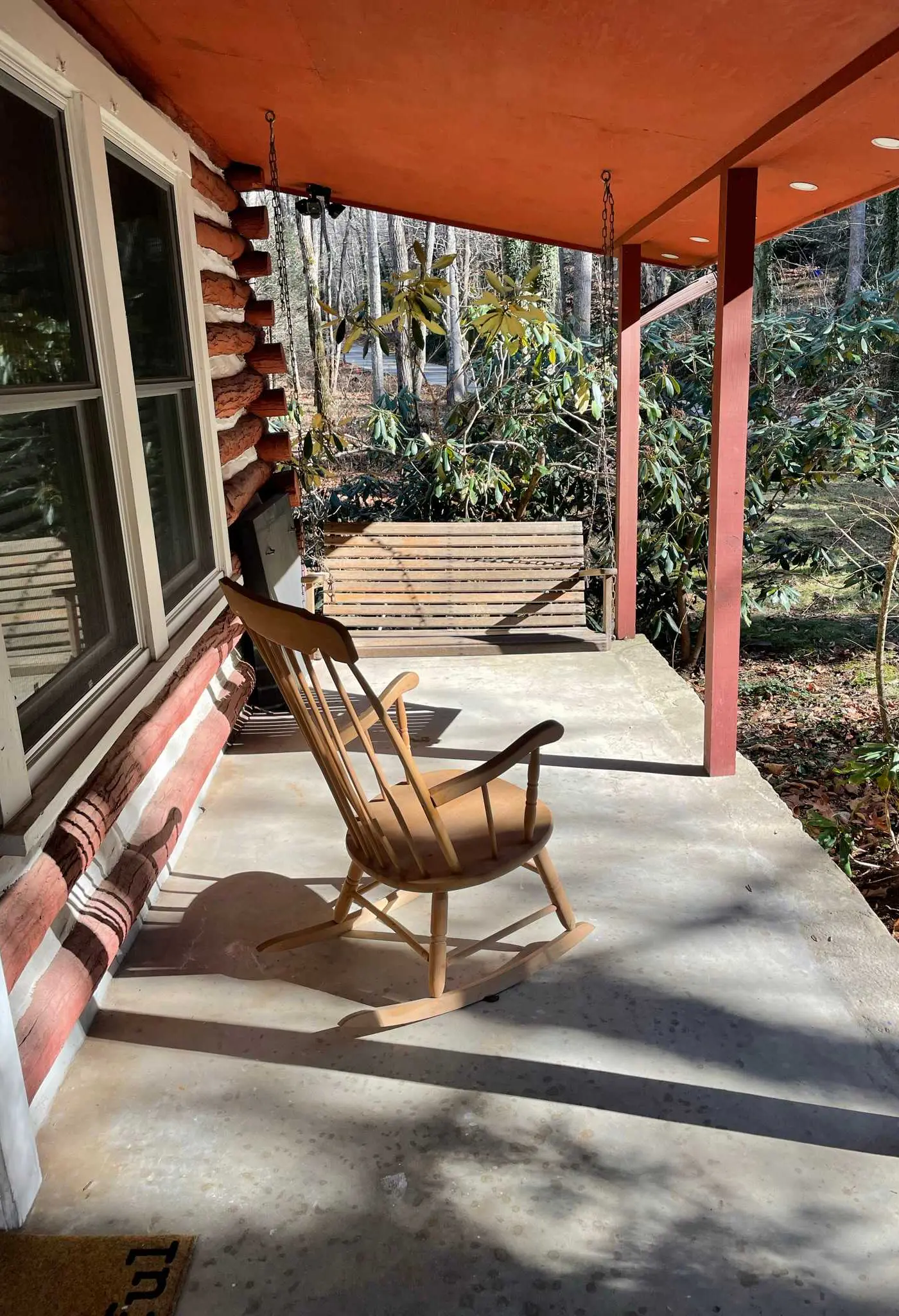 Peaceful Creekside Cabin, Dog-friendly, Hot Tub, Gas Fireplace, Gas Grill
