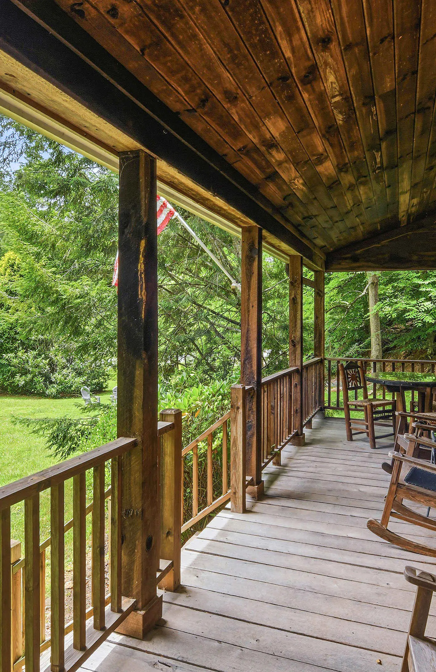 Creekfront Cottage, scenic views, dog-friendly, firepit, gas grill, gas fireplace