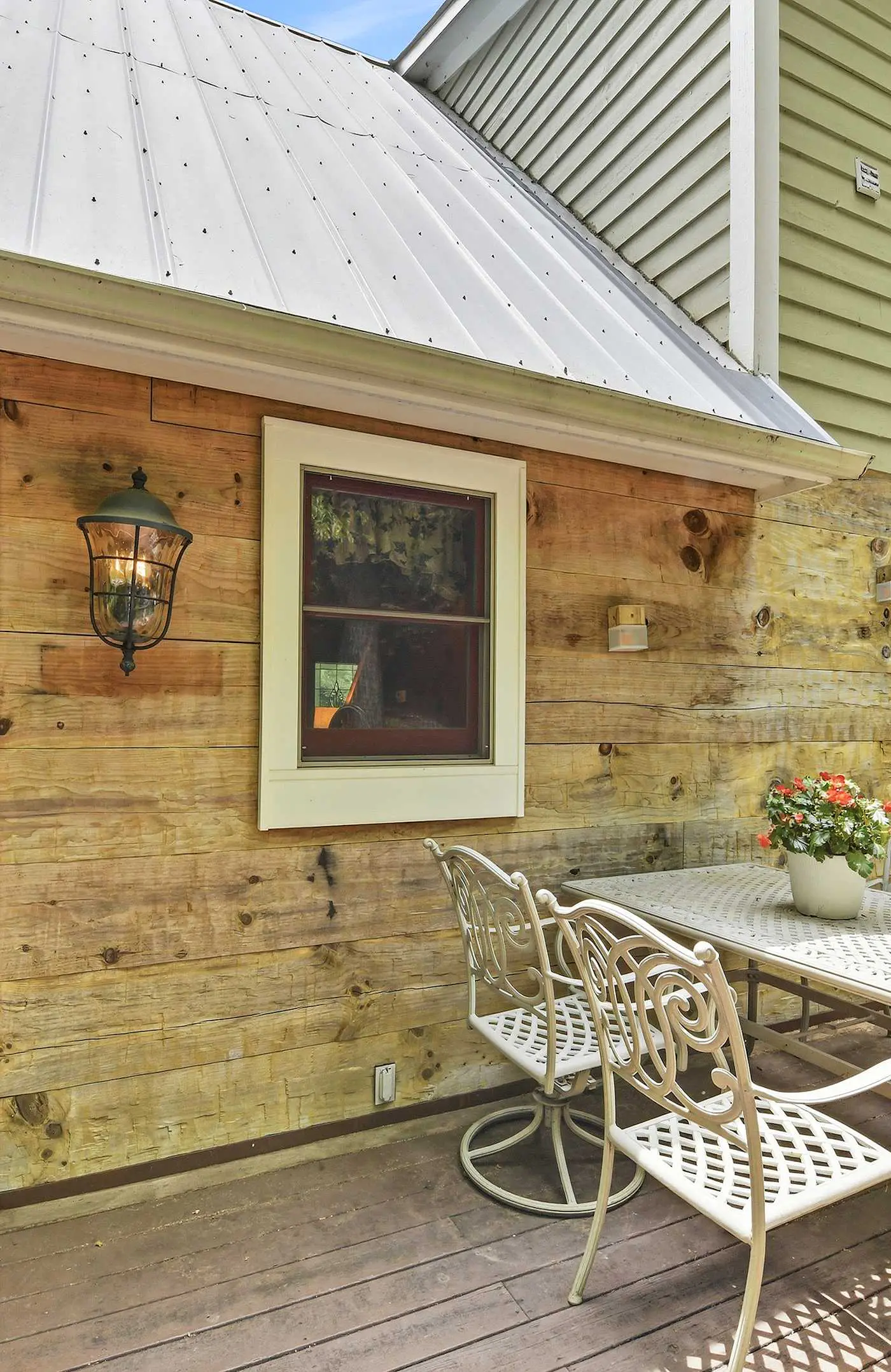 Creekfront Cottage, scenic views, dog-friendly, firepit, gas grill, gas fireplace