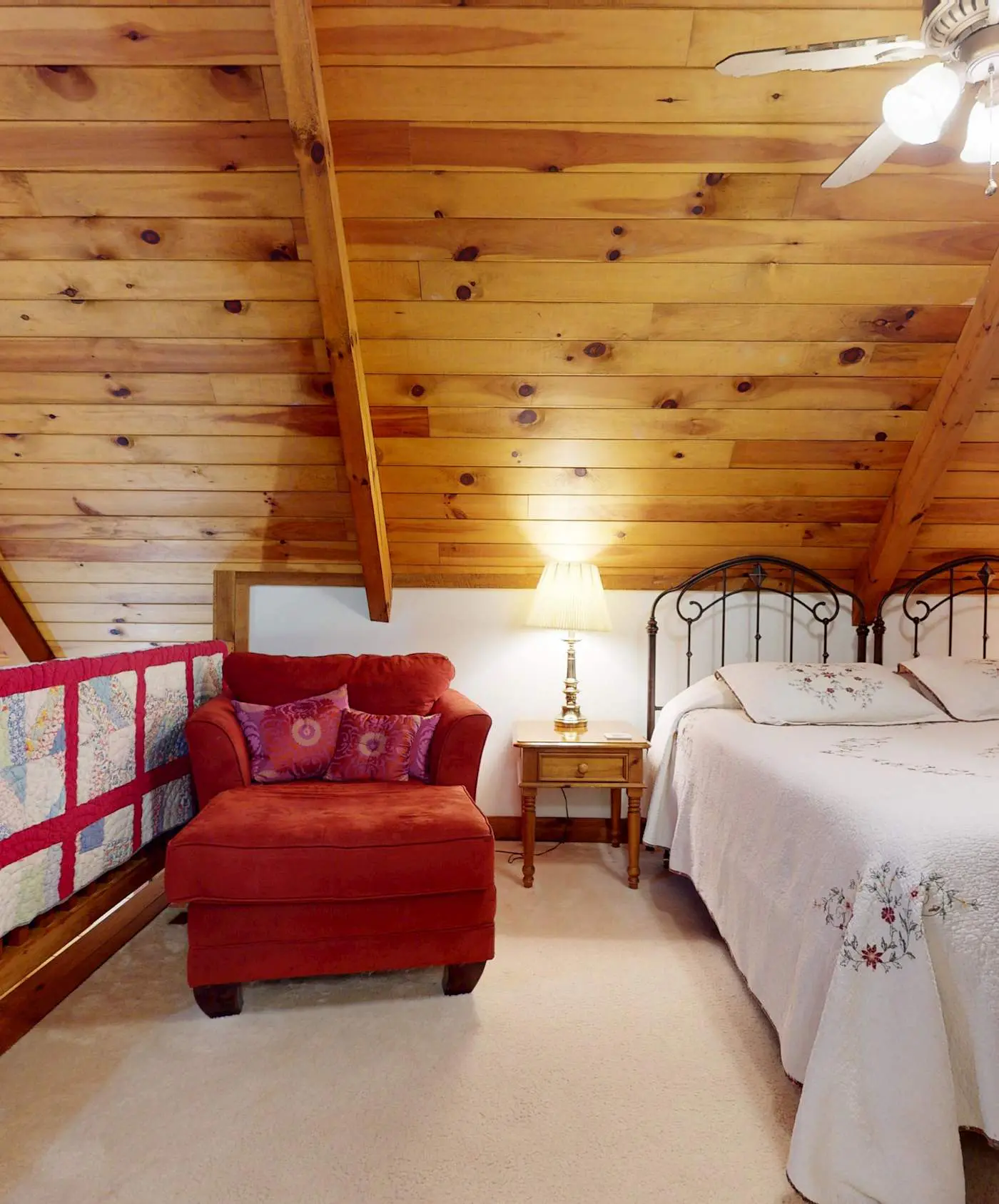 Creekfront Cottage, scenic views, dog-friendly, firepit, gas grill, gas fireplace