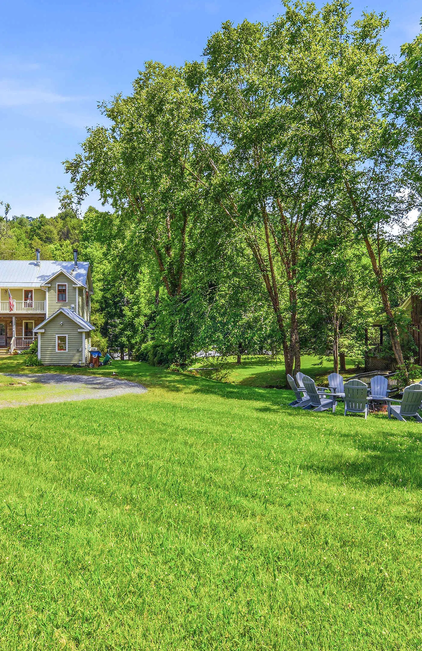 Luxury Farmhouse, creek, dog-friendly, gas fireplace, firepit, BBQ, cable, porch, swing