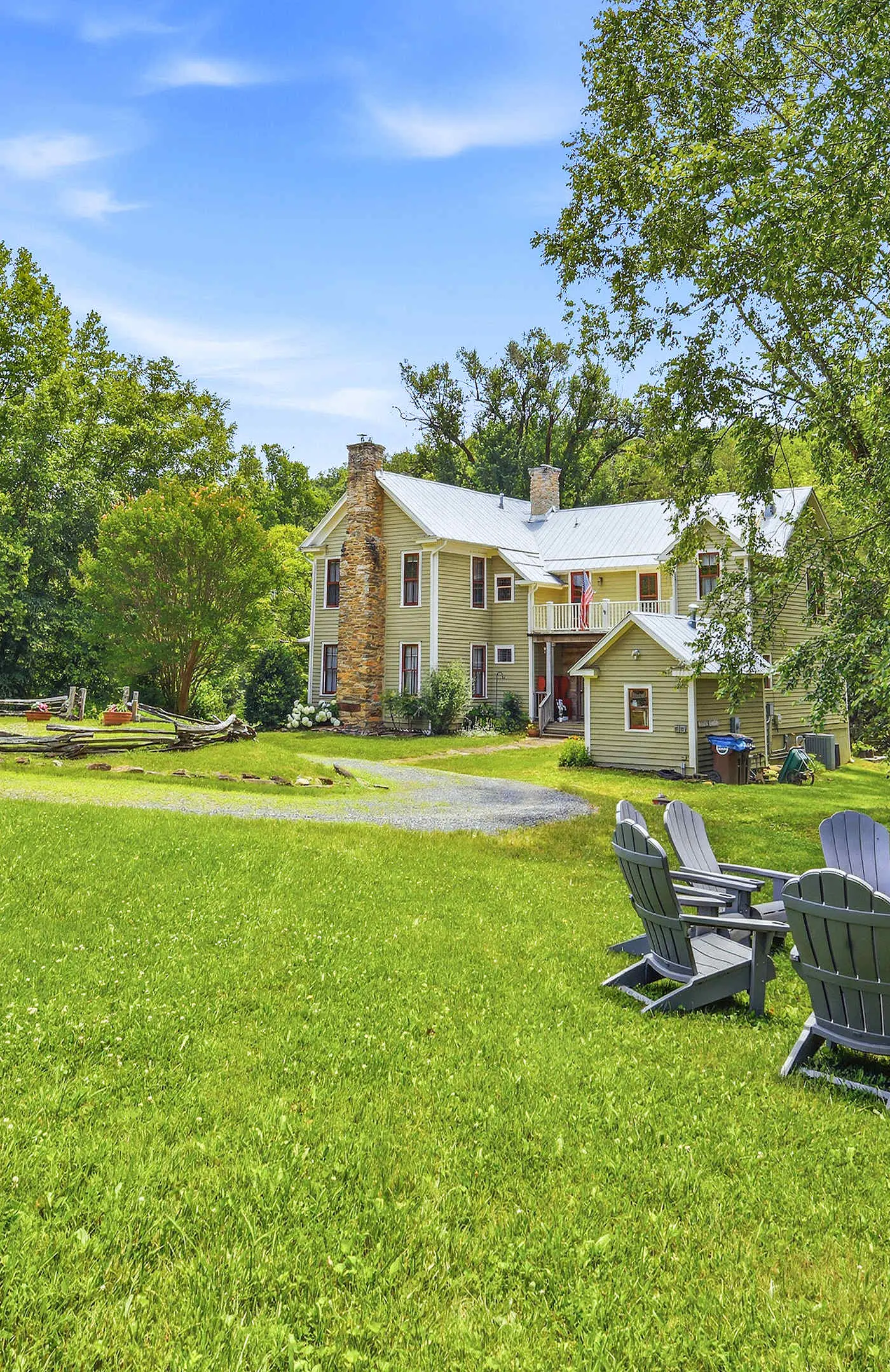 Luxury Farmhouse, creek, dog-friendly, gas fireplace, firepit, BBQ, cable, porch, swing