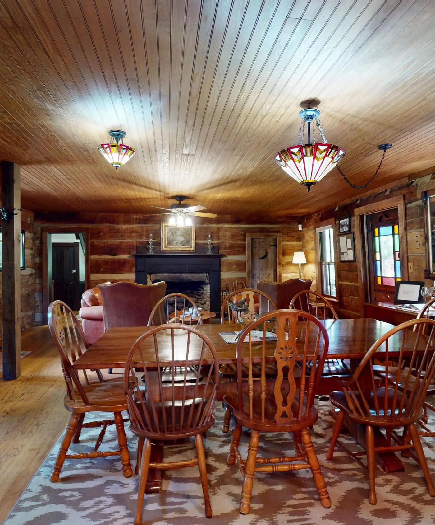 Luxury Farmhouse, creek, dog-friendly, gas fireplace, firepit, BBQ, cable, porch, swing