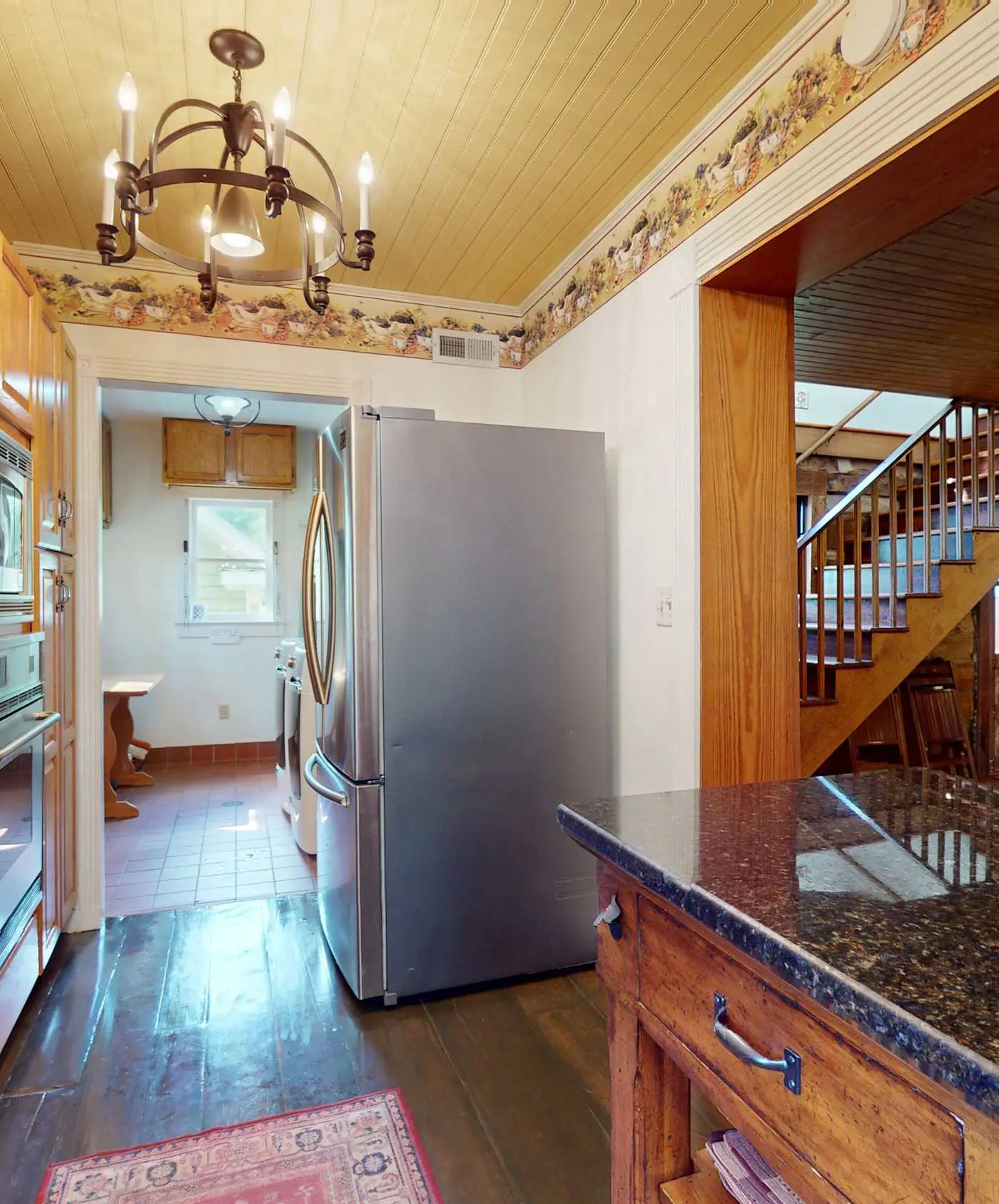 Luxury Farmhouse, creek, dog-friendly, gas fireplace, firepit, BBQ, cable, porch, swing