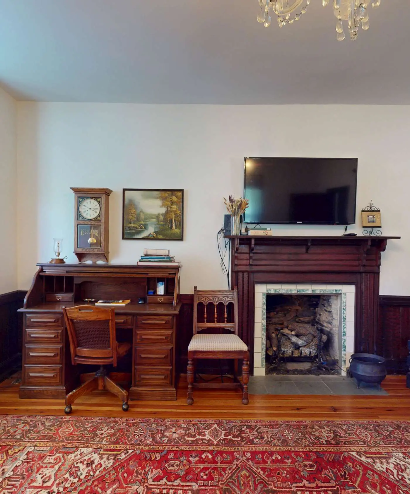 Luxury Farmhouse, creek, dog-friendly, gas fireplace, firepit, BBQ, cable, porch, swing