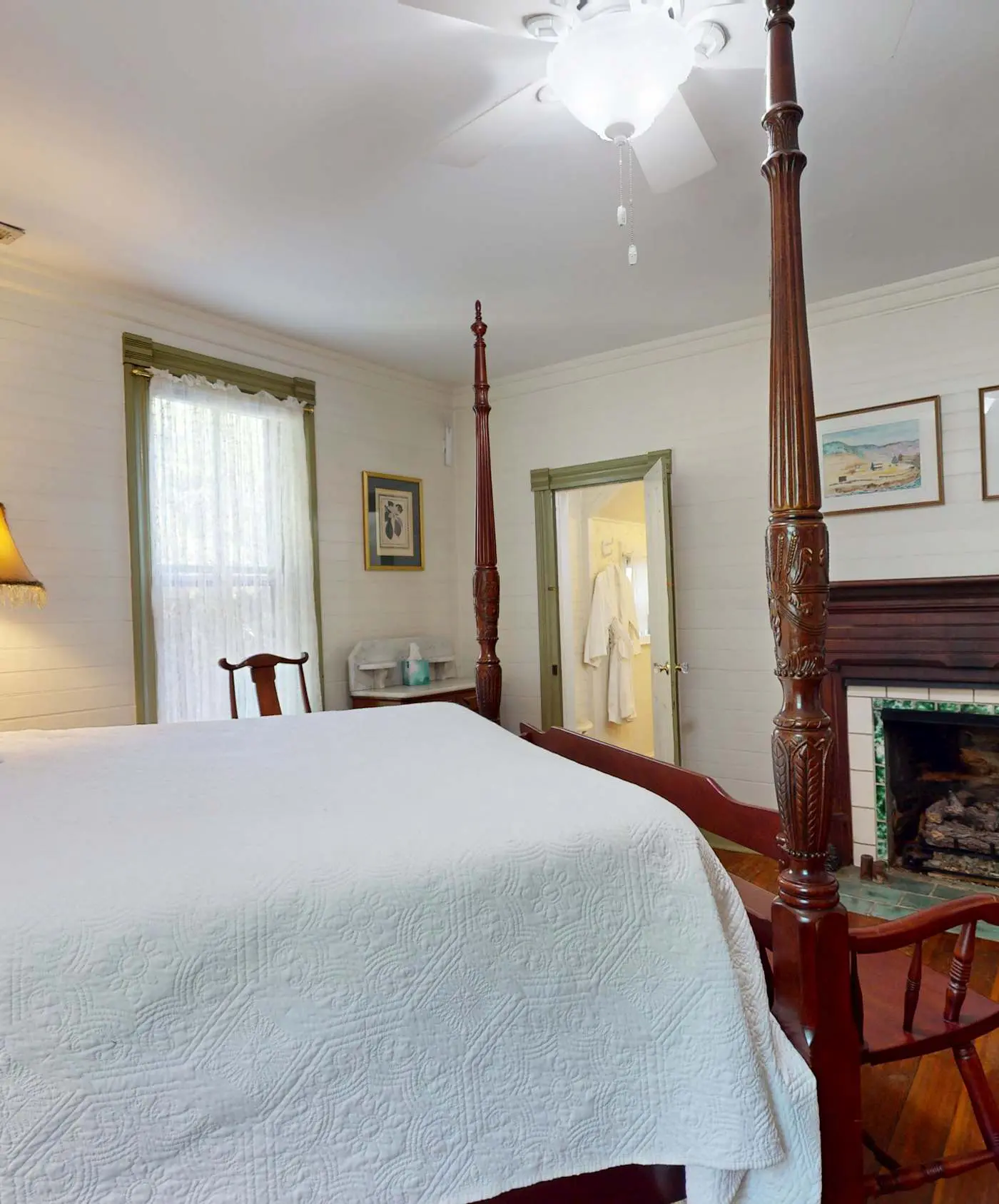 Luxury Farmhouse, creek, dog-friendly, gas fireplace, firepit, BBQ, cable, porch, swing