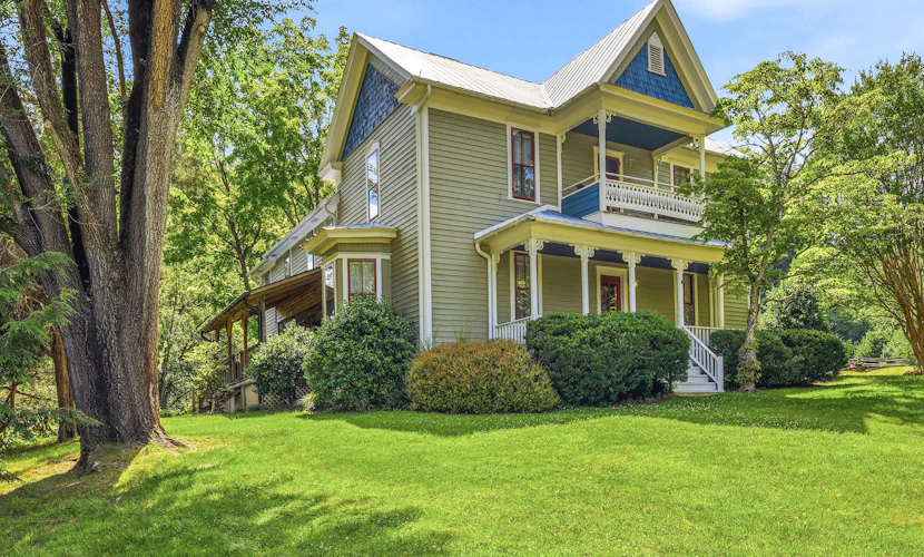 Carolina Jewel Farmhouse & Cottage