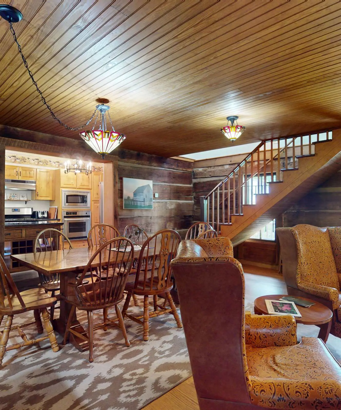Luxury Farmhouse & Creekside Cottage, Dog-friendly, Scenic Views, Firepit, BBQ