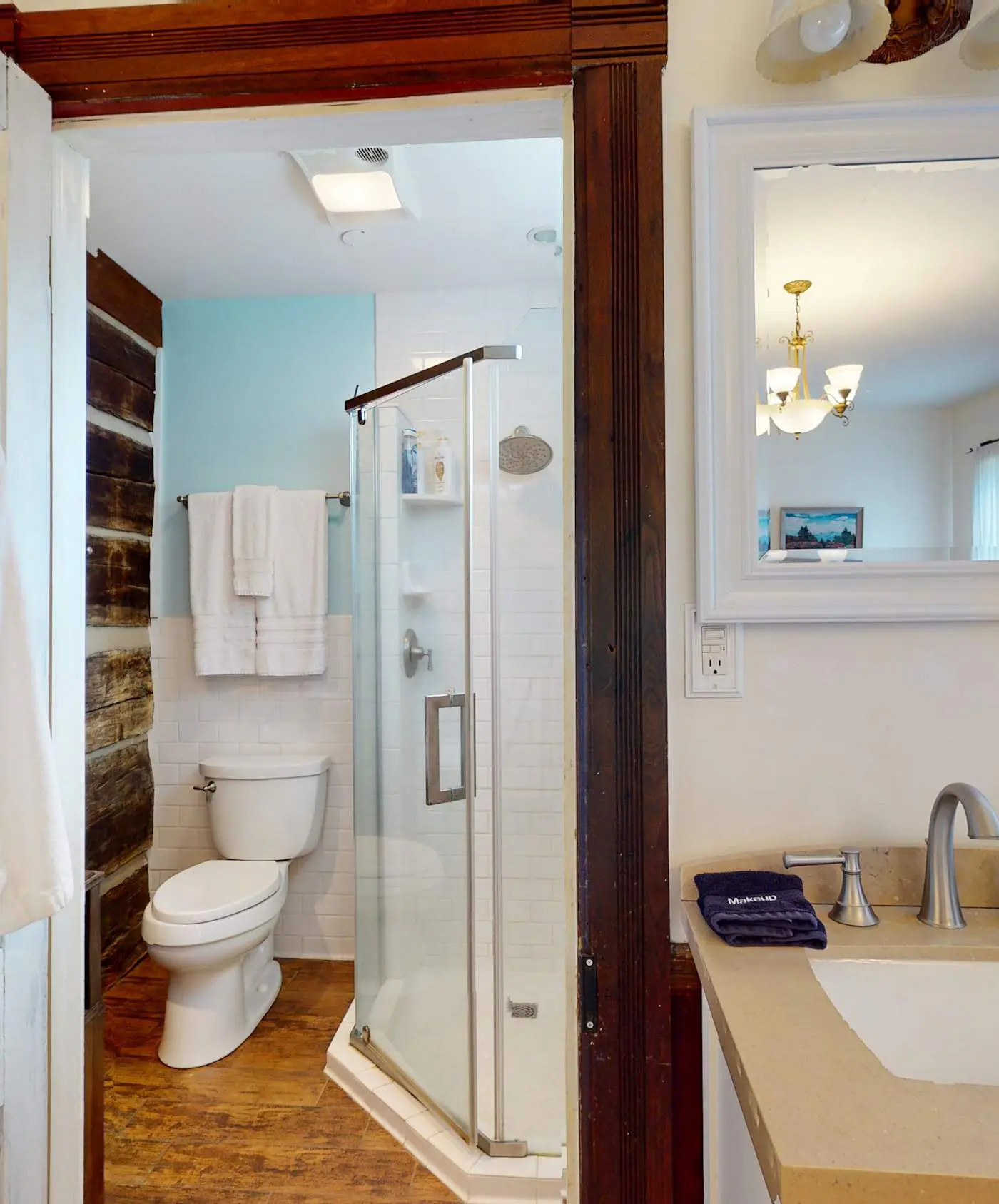 Luxury Farmhouse & Creekside Cottage, Dog-friendly, Scenic Views, Firepit, BBQ