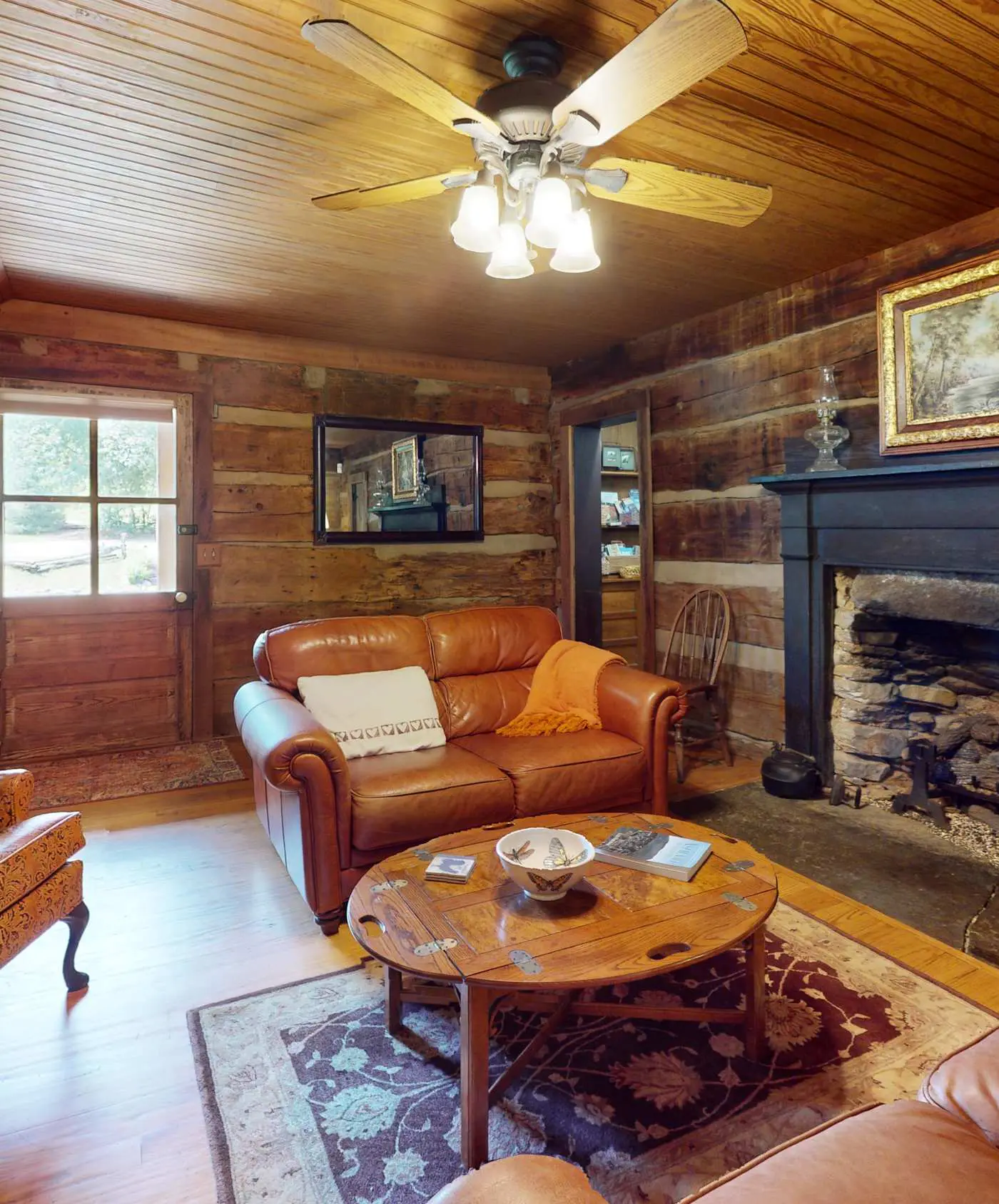 Luxury Farmhouse & Creekside Cottage, Dog-friendly, Scenic Views, Firepit, BBQ