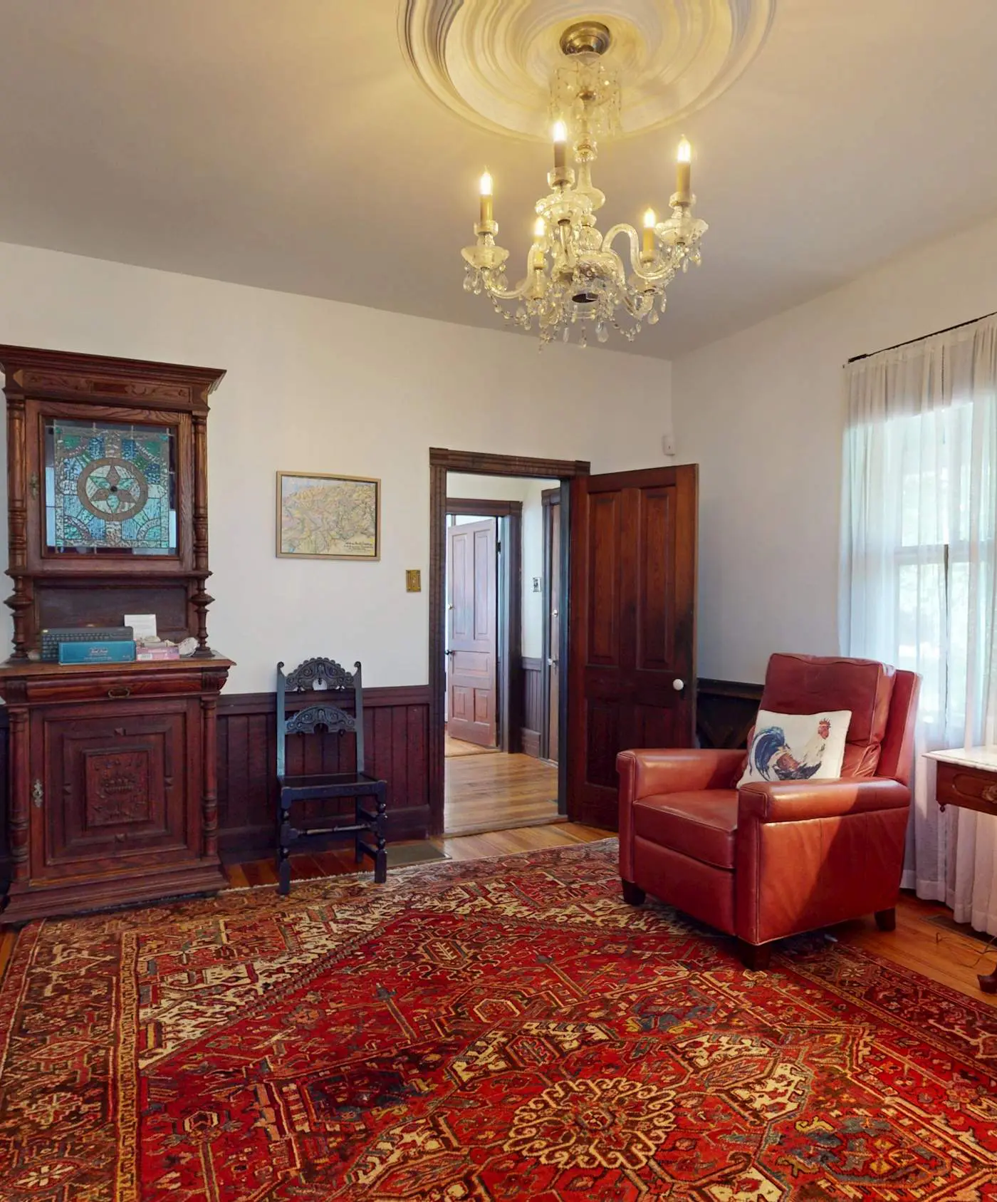Luxury Farmhouse & Creekside Cottage, Dog-friendly, Scenic Views, Firepit, BBQ