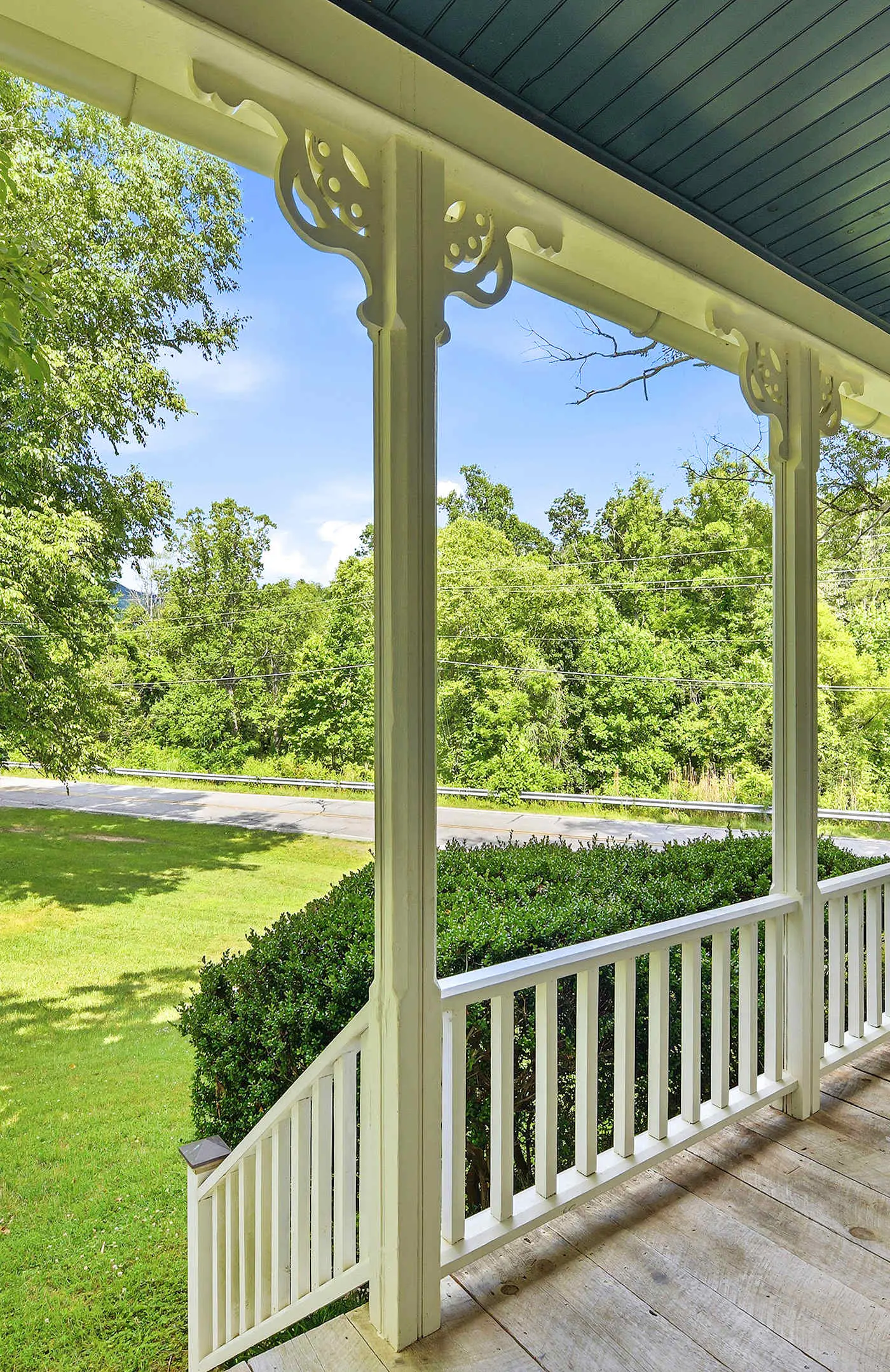 Luxury Farmhouse & Creekside Cottage, Dog-friendly, Scenic Views, Firepit, BBQ