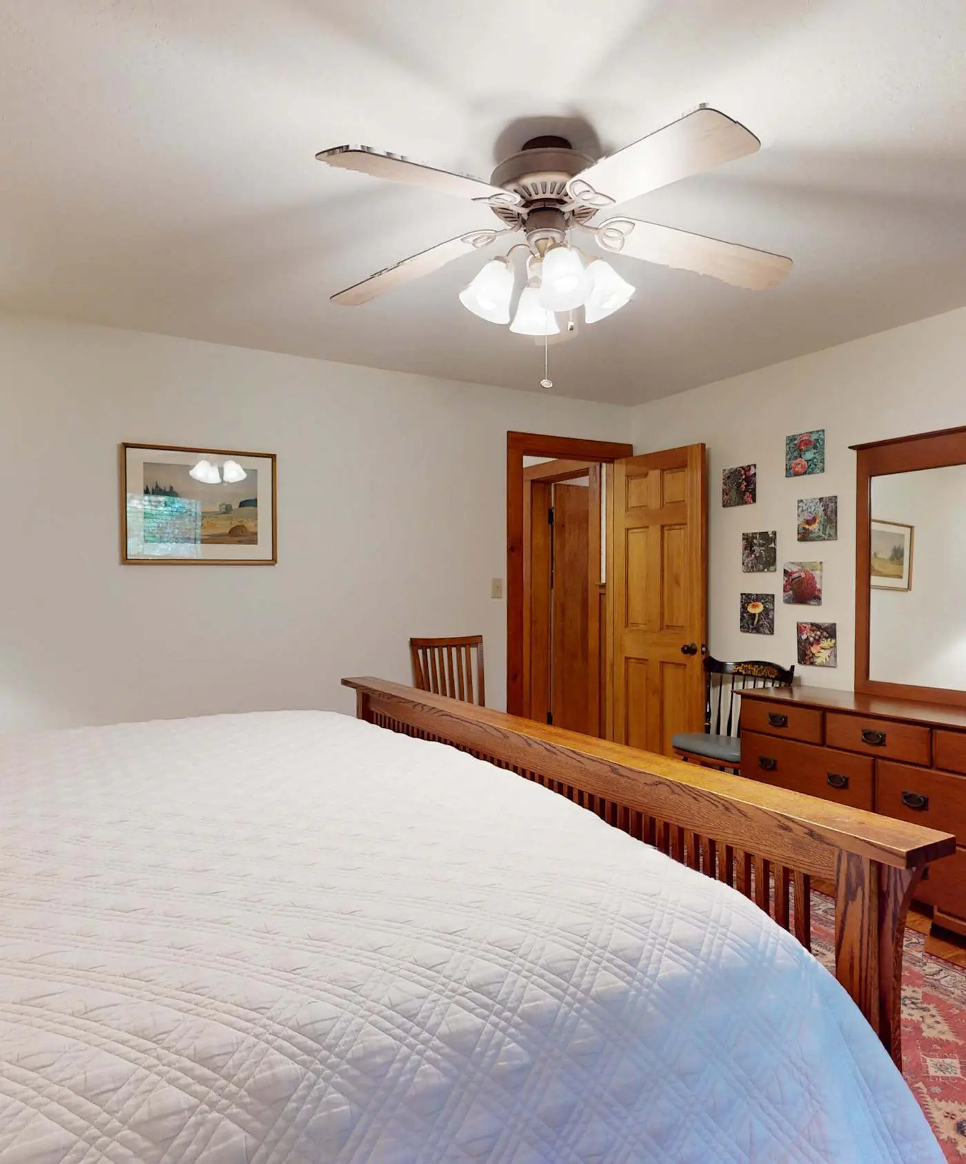 Luxury Farmhouse & Creekside Cottage, Dog-friendly, Scenic Views, Firepit, BBQ