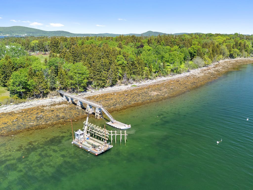 Oceanfront 5BR island retreat with deck, fireplace, and kayaks